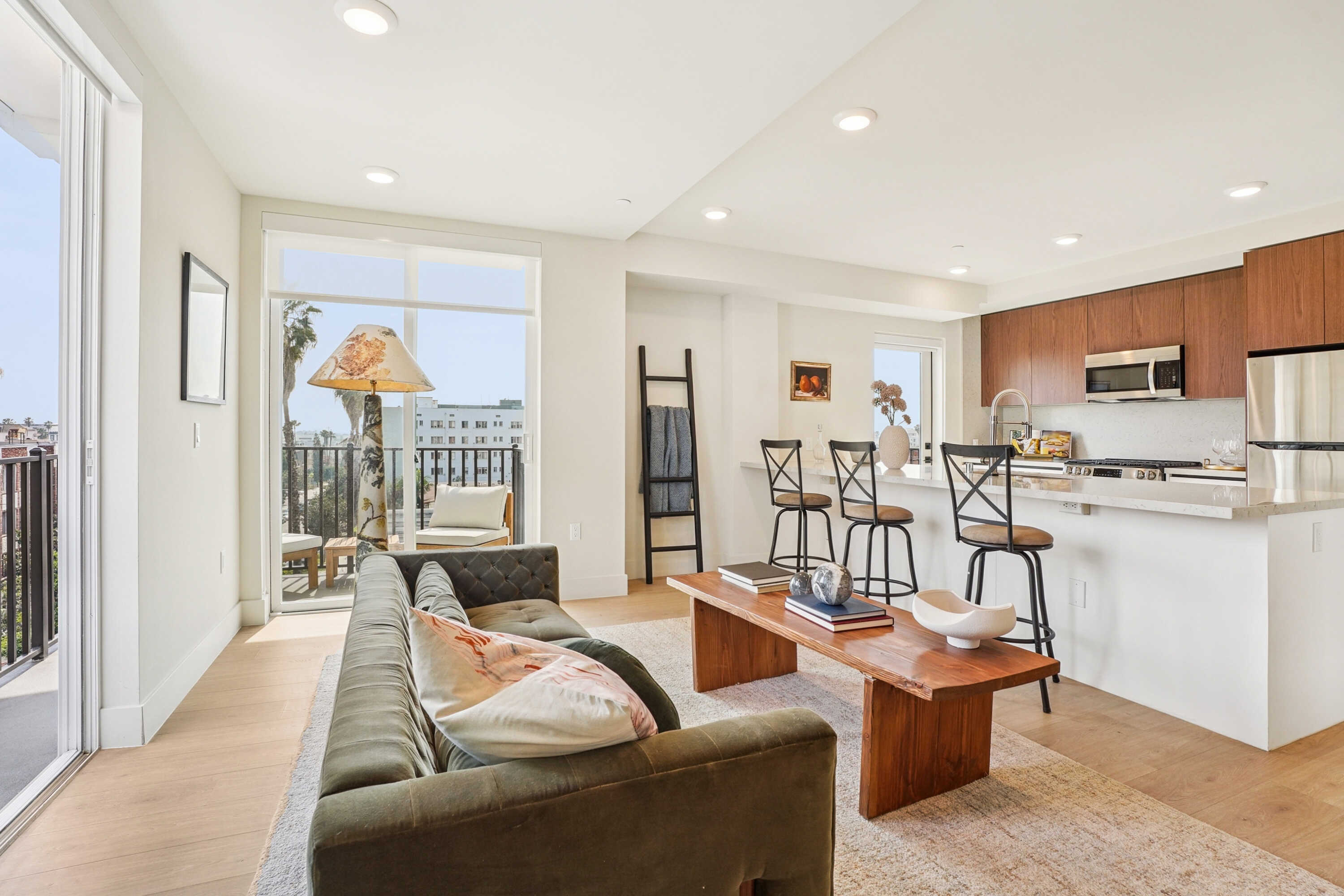 707 South Berendo Street – photo 1