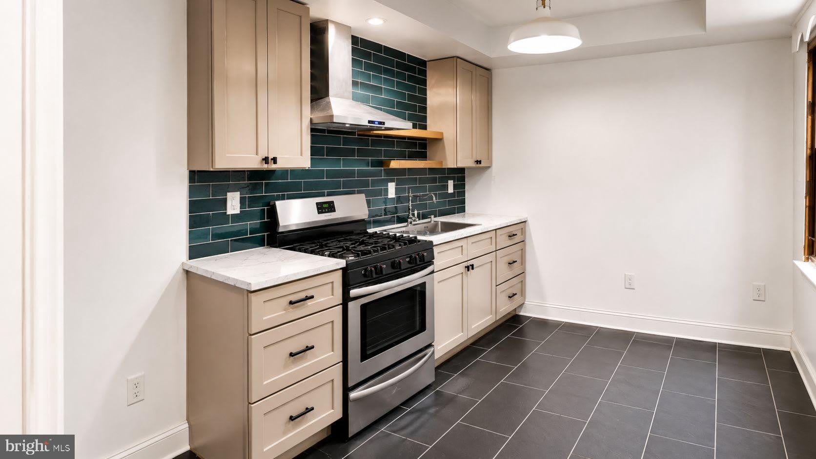 2633 N FRANKLIN Street – photo 1