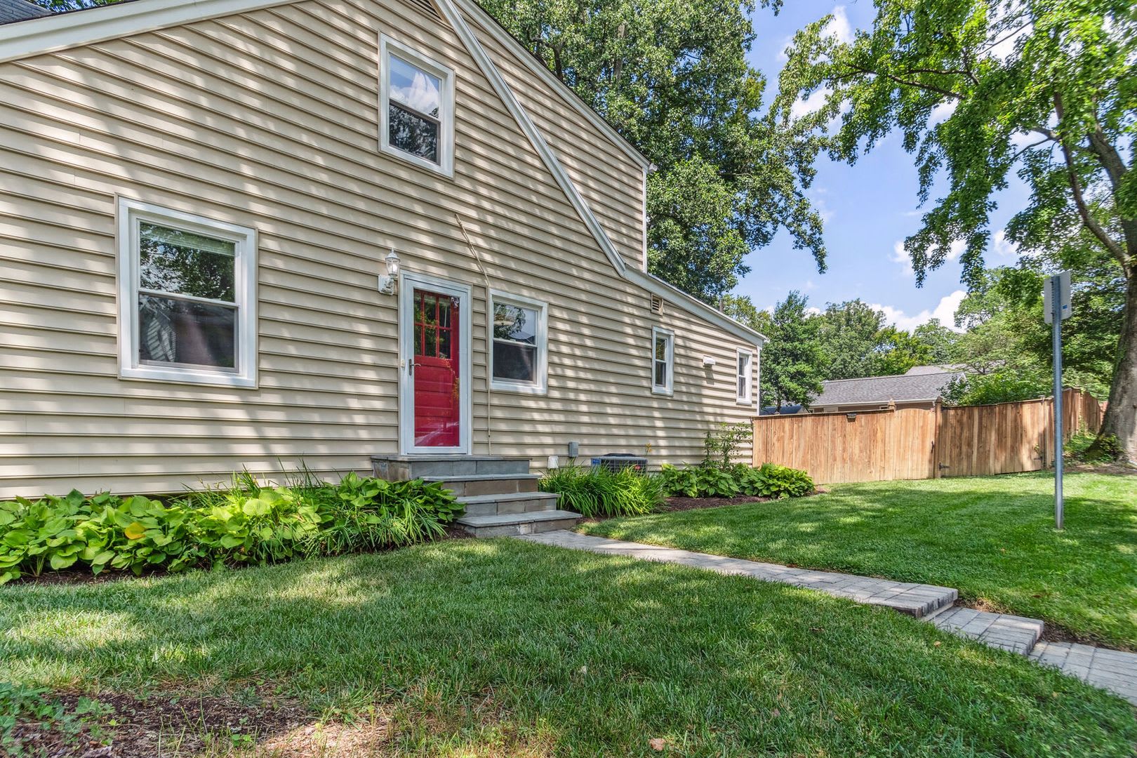 Cute Cape Cod Close to Forest Glen Metro w/huge backyard! – photo 1 of 37