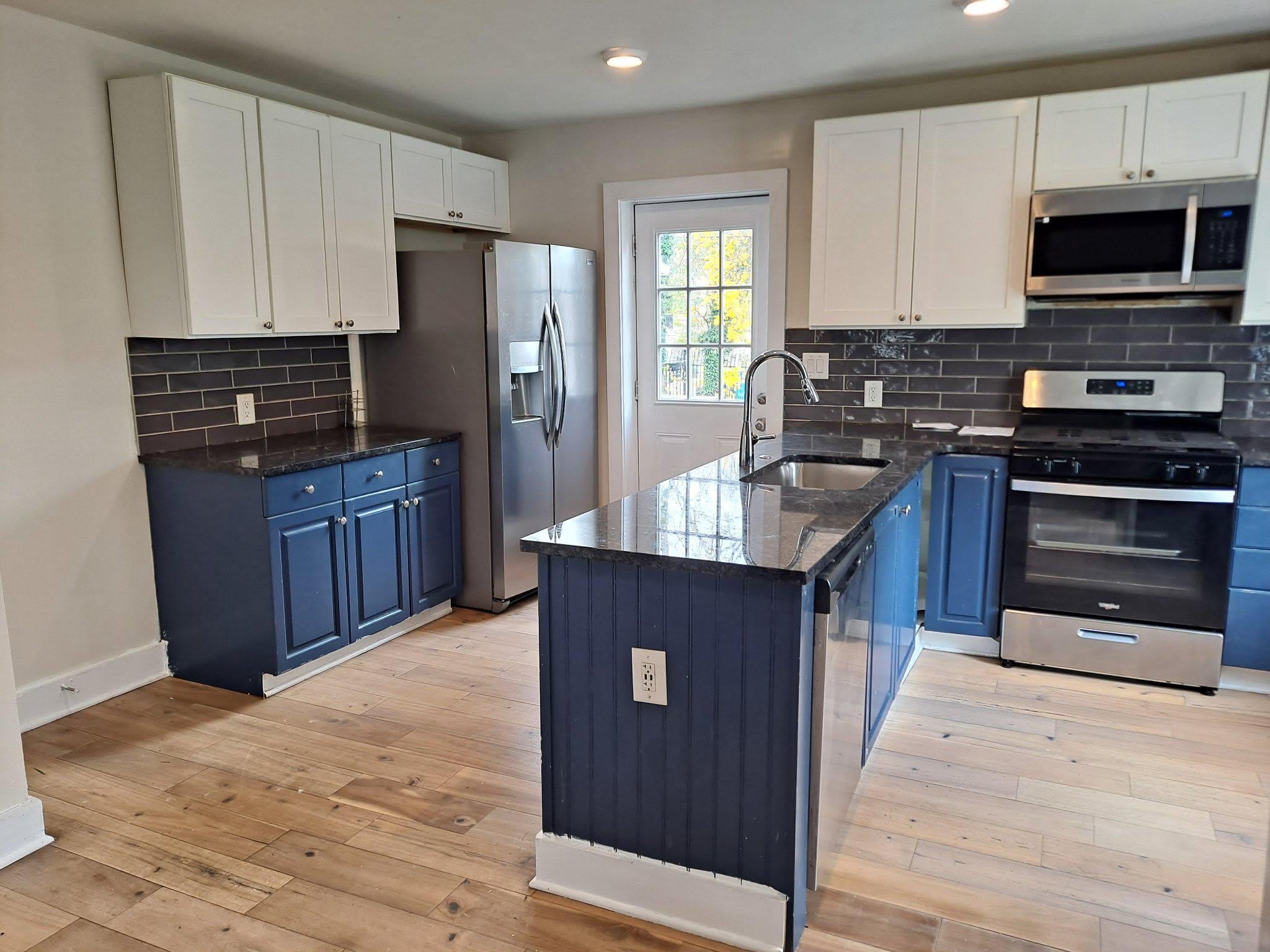 1100 GREEN Street – photo 1 of 32
