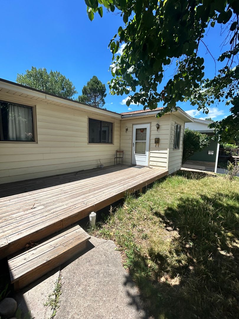Three Bedroom House in Great Neighborhood! – photo 1