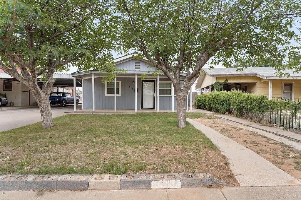 824 S Del Rio Drive – photo 1 of 10