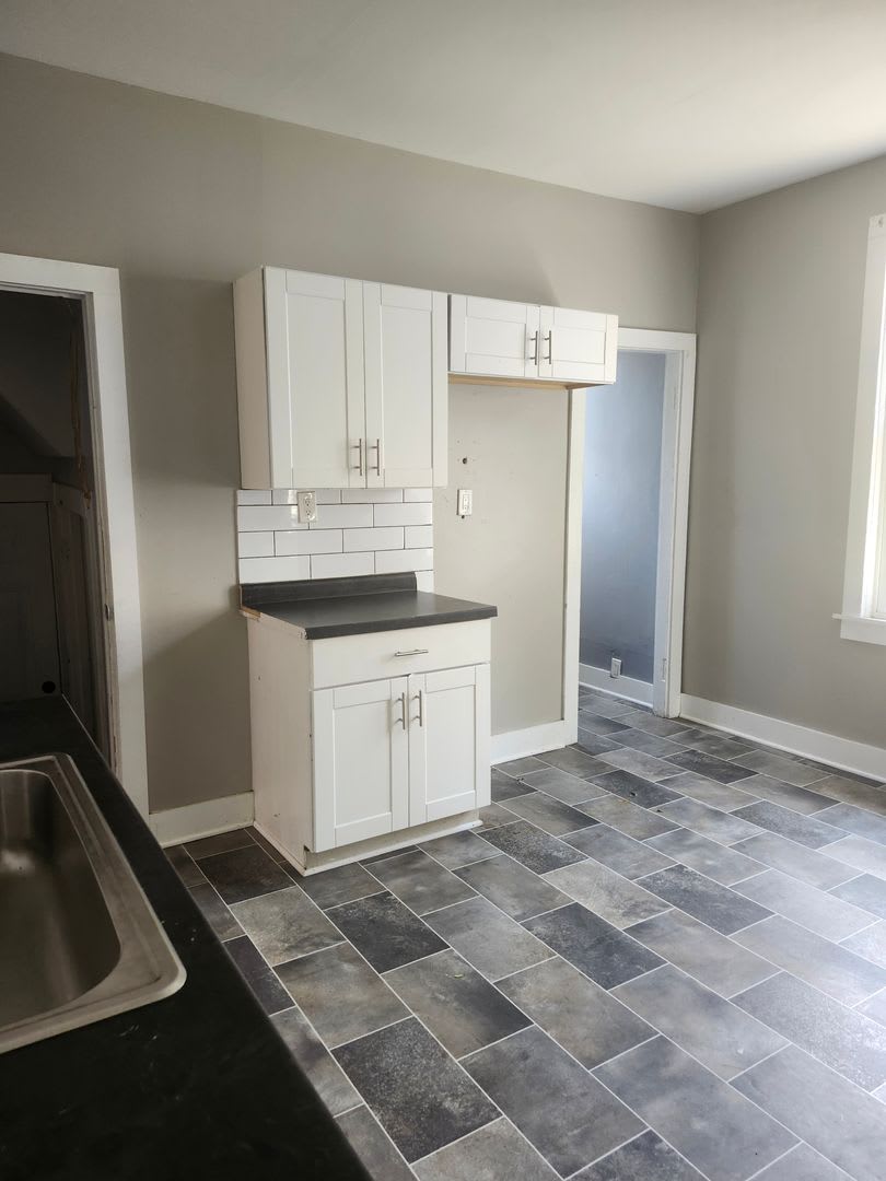 Spacious 3BR Single-Family Home with Large Living Room – Only $1,425/Month! ⭐ – photo 1