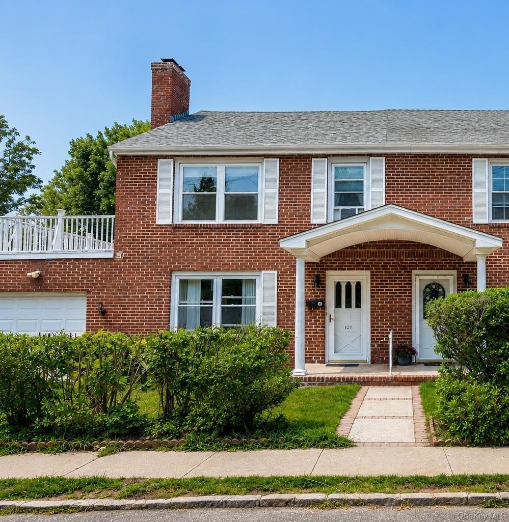 121 Manhasset Avenue – photo 1 of 40