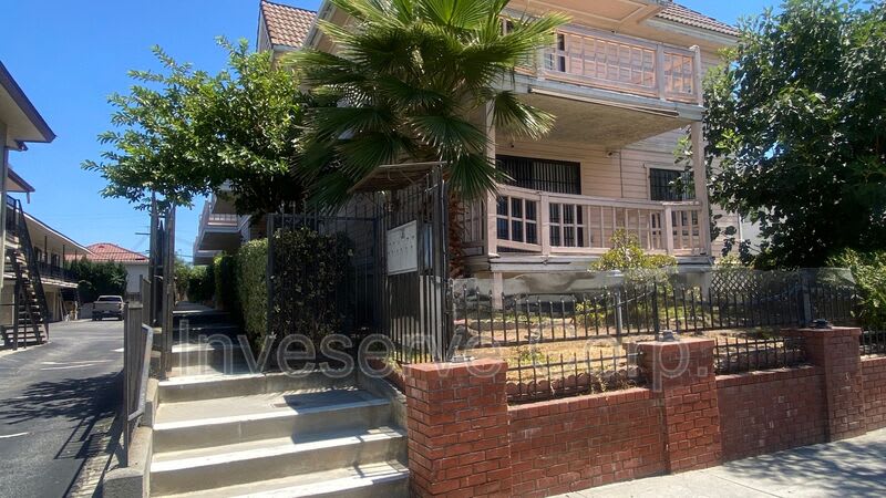 310 N Moore Ave – photo 1 of 11