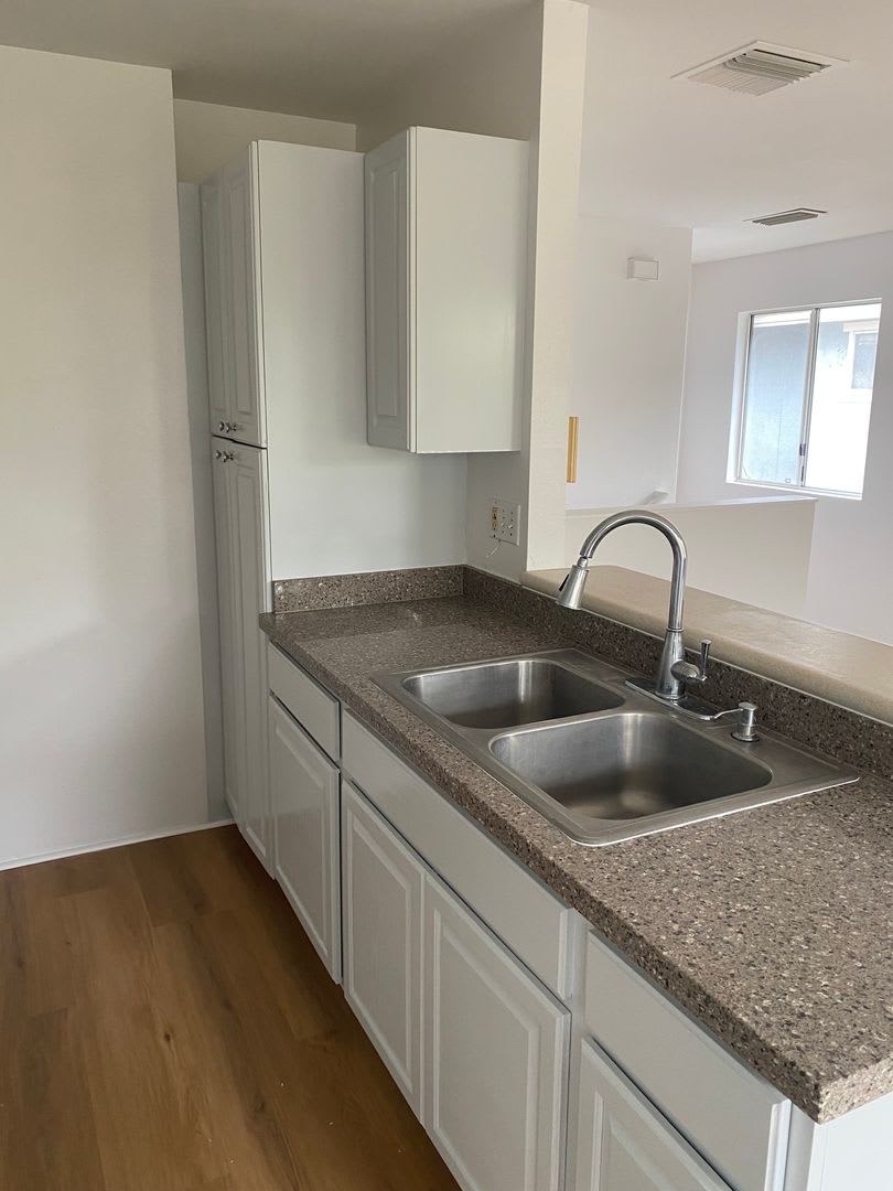 Updated 3 Bedroom, 2 Bath Pet Friendly Home with a Garage, Yard, and Central AC – photo 1 of 26
