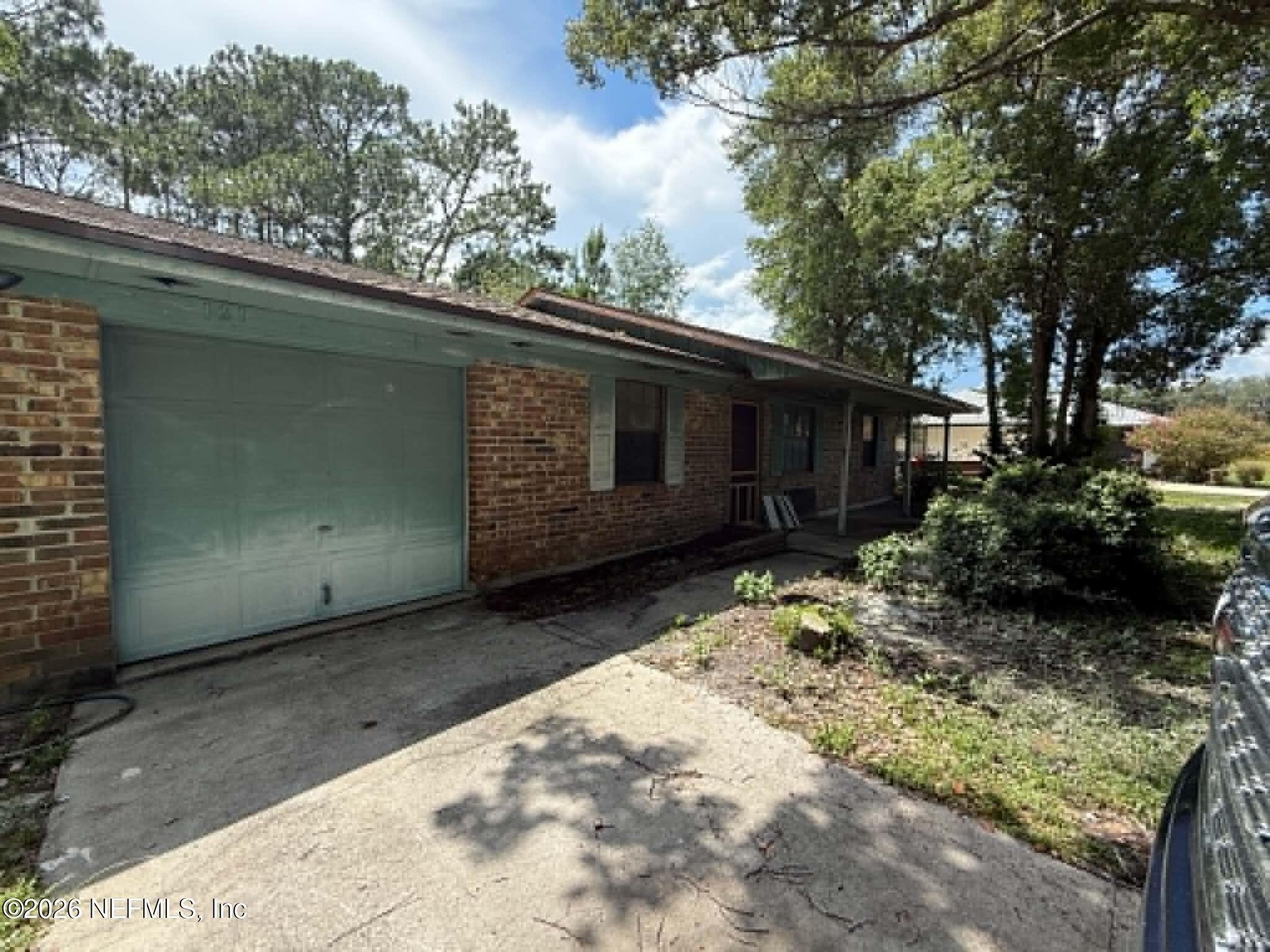 121 PINE OAK Drive