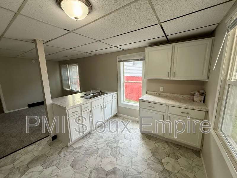 316 N Sherman ave – photo 1