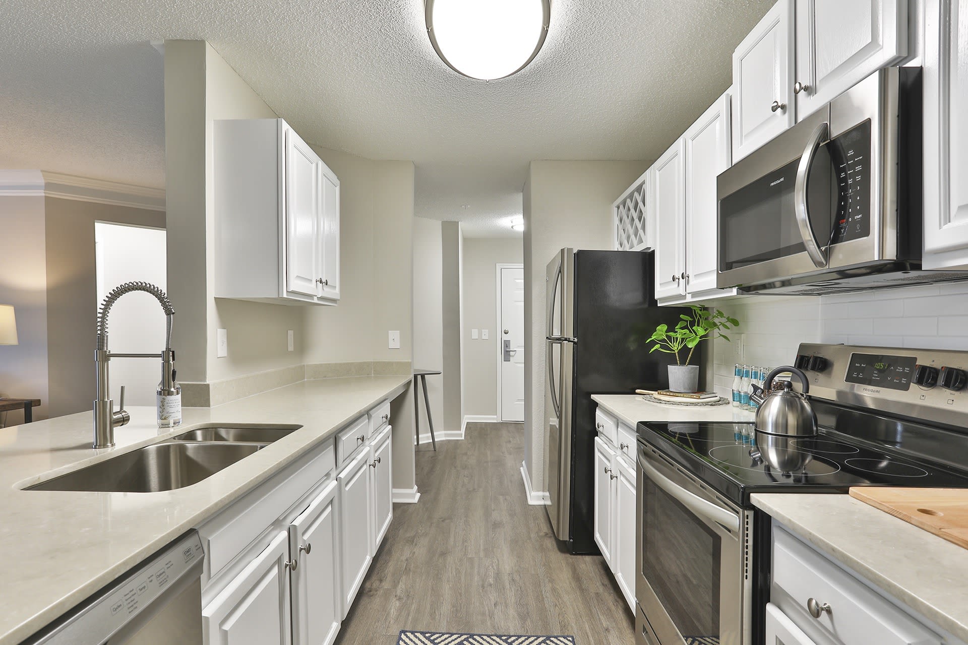 Crestmont at Thornblade Apartments – photo 1