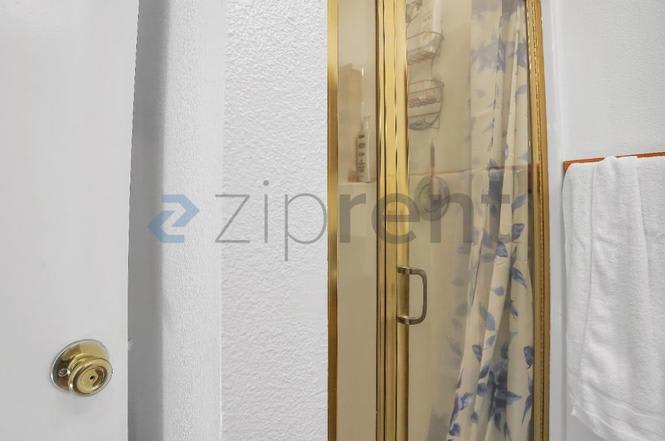 2411 Berry St – photo 1 of 10
