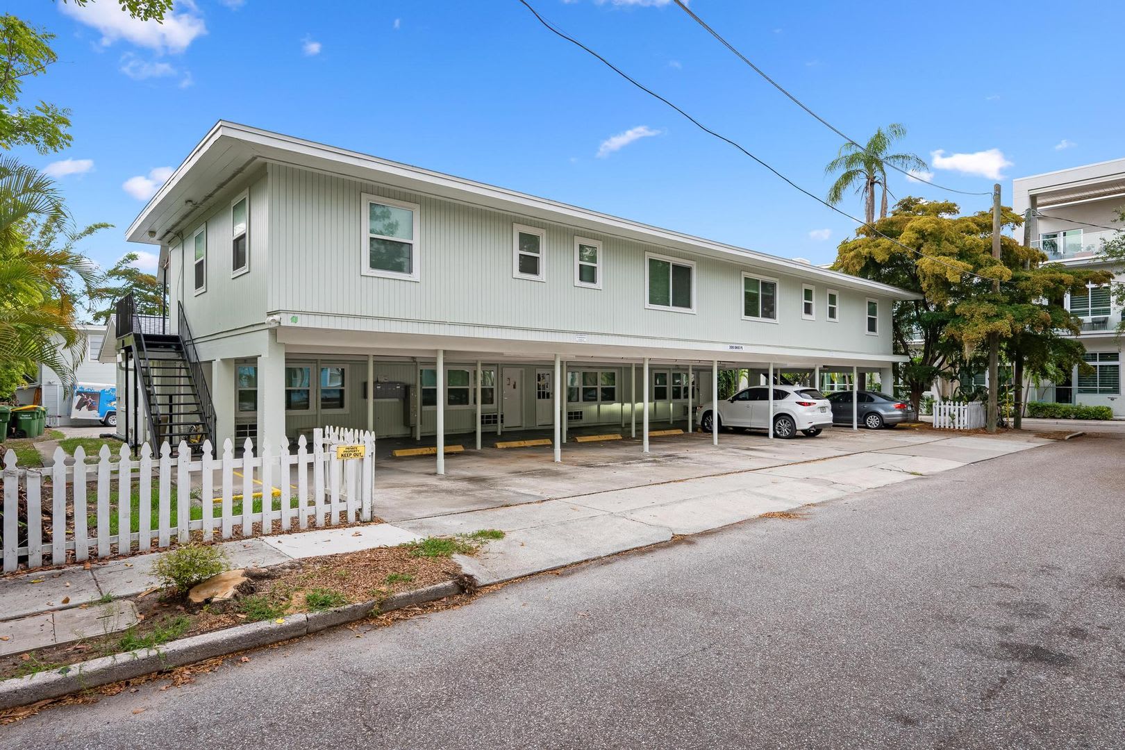 Beautifully Updated 1 Bedroom 1 Bathroom First Floor Condo Located In The Highly Sought After Downtown Historic Neighborhood Of Laurel Park – photo 1