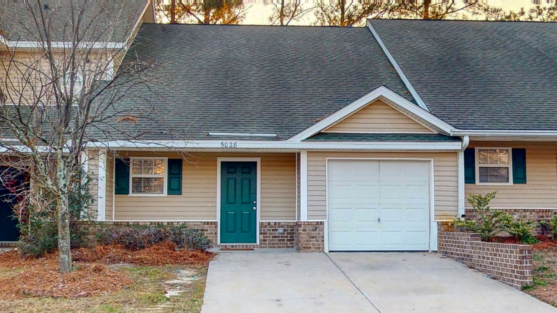 Townhome in Effingham – photo 1 of 19