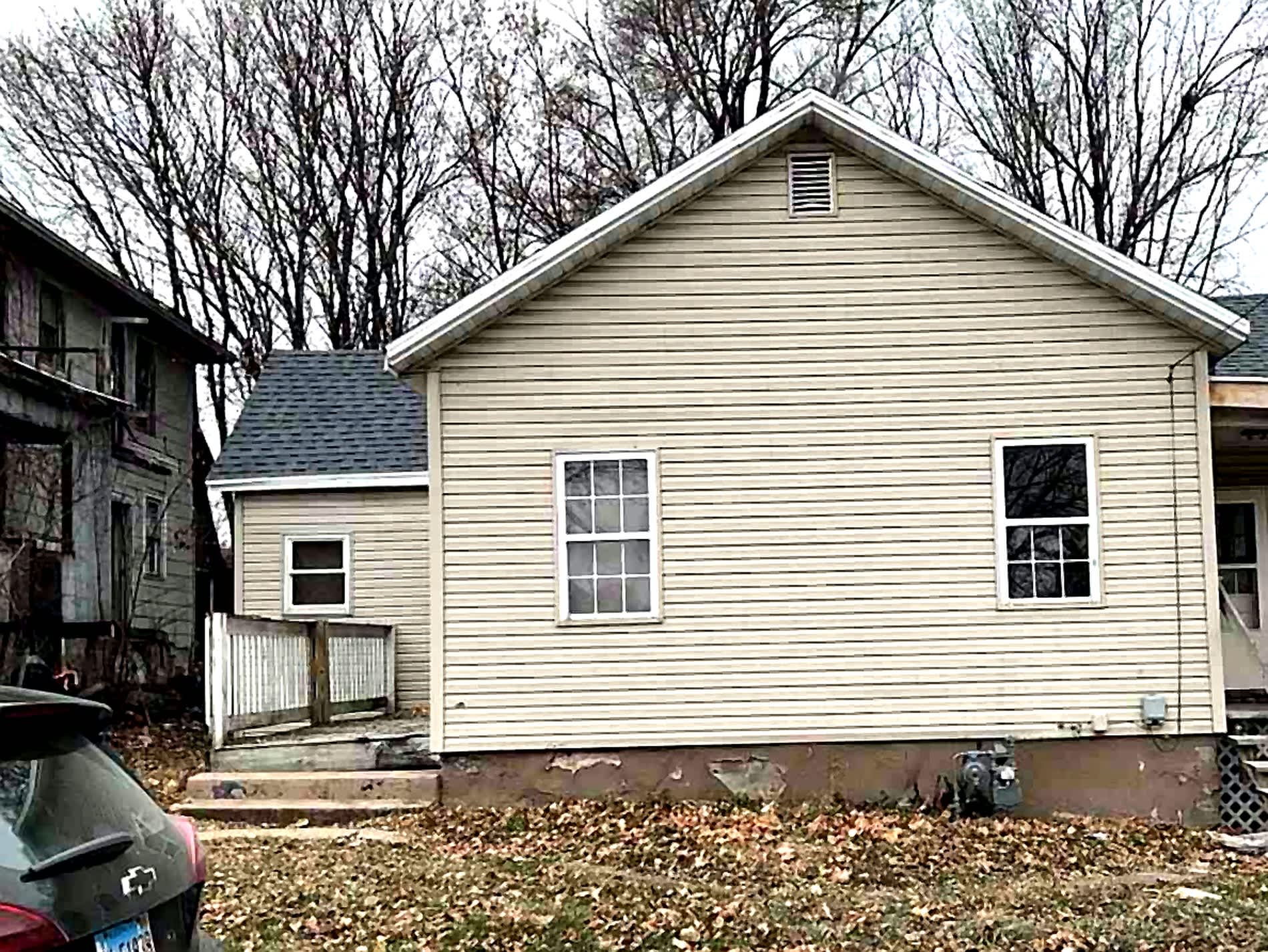 458 S Float Ave – photo 1 of 22
