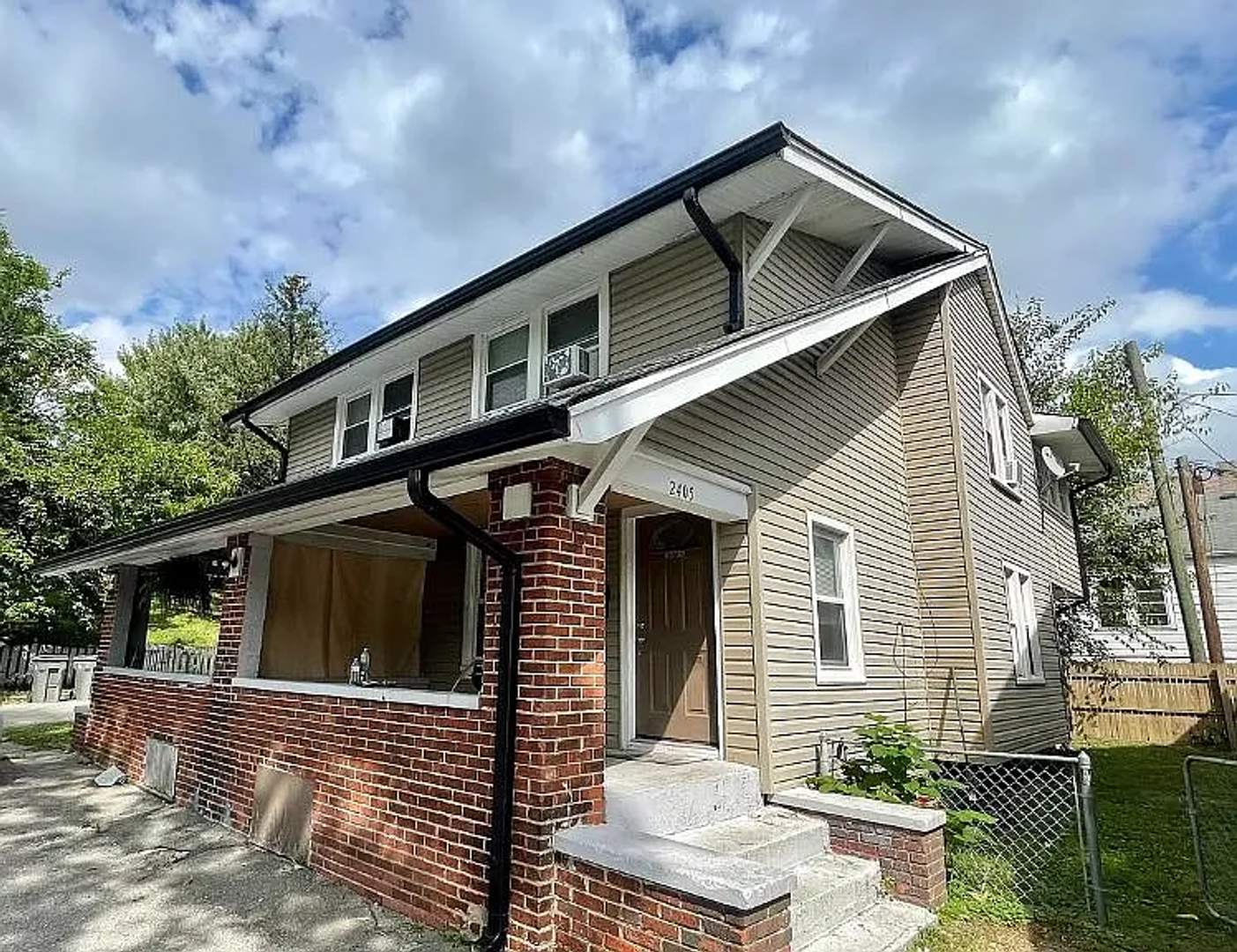 For Rent 3 Bedroom Townhouse – photo 1