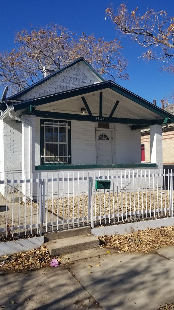 I70 Brighton Blvd Eylria Swansea 2 Bed New Floor Paint Tile Storage Fence Covered Porch Updated Kitchen And Bath – photo 1