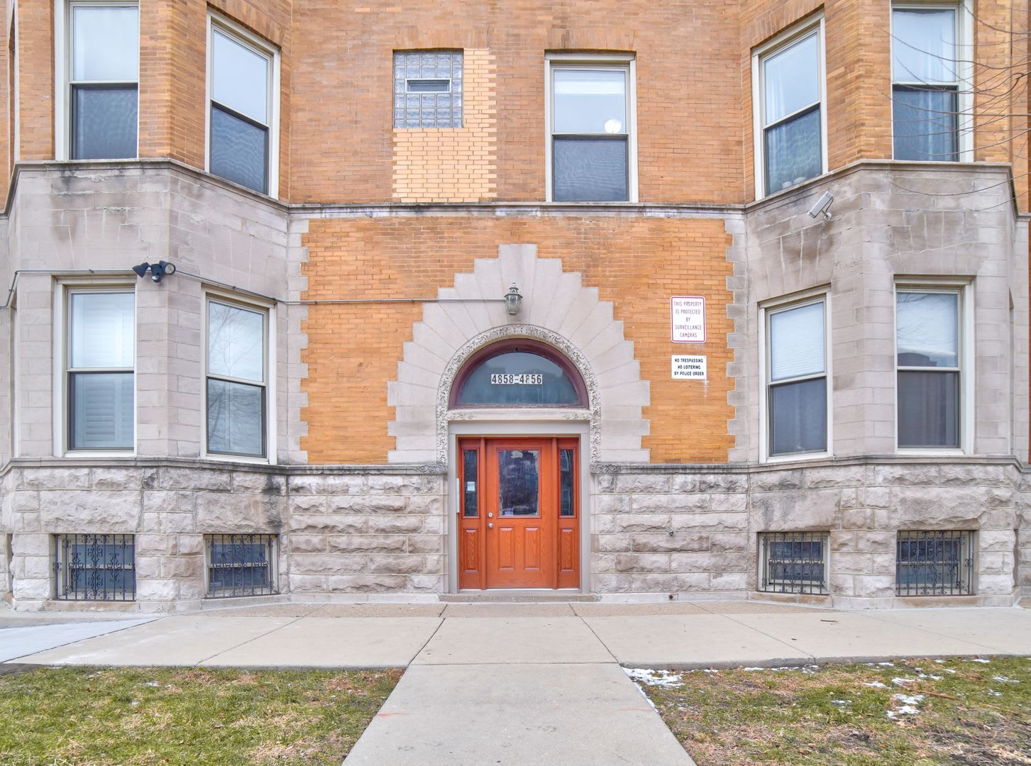 Bronzeville Beauty – photo 1