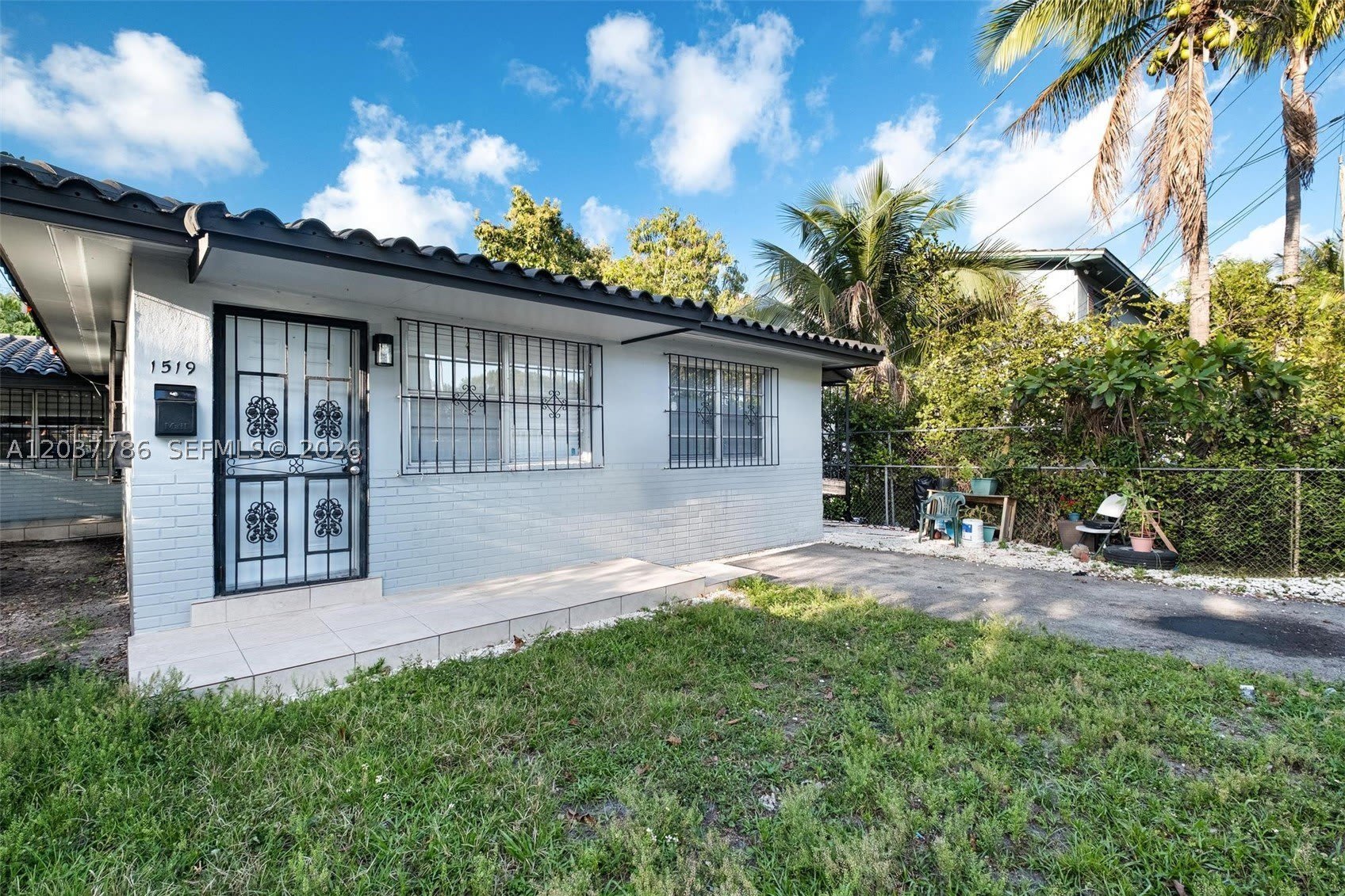 1519 NW 40th St – photo 1