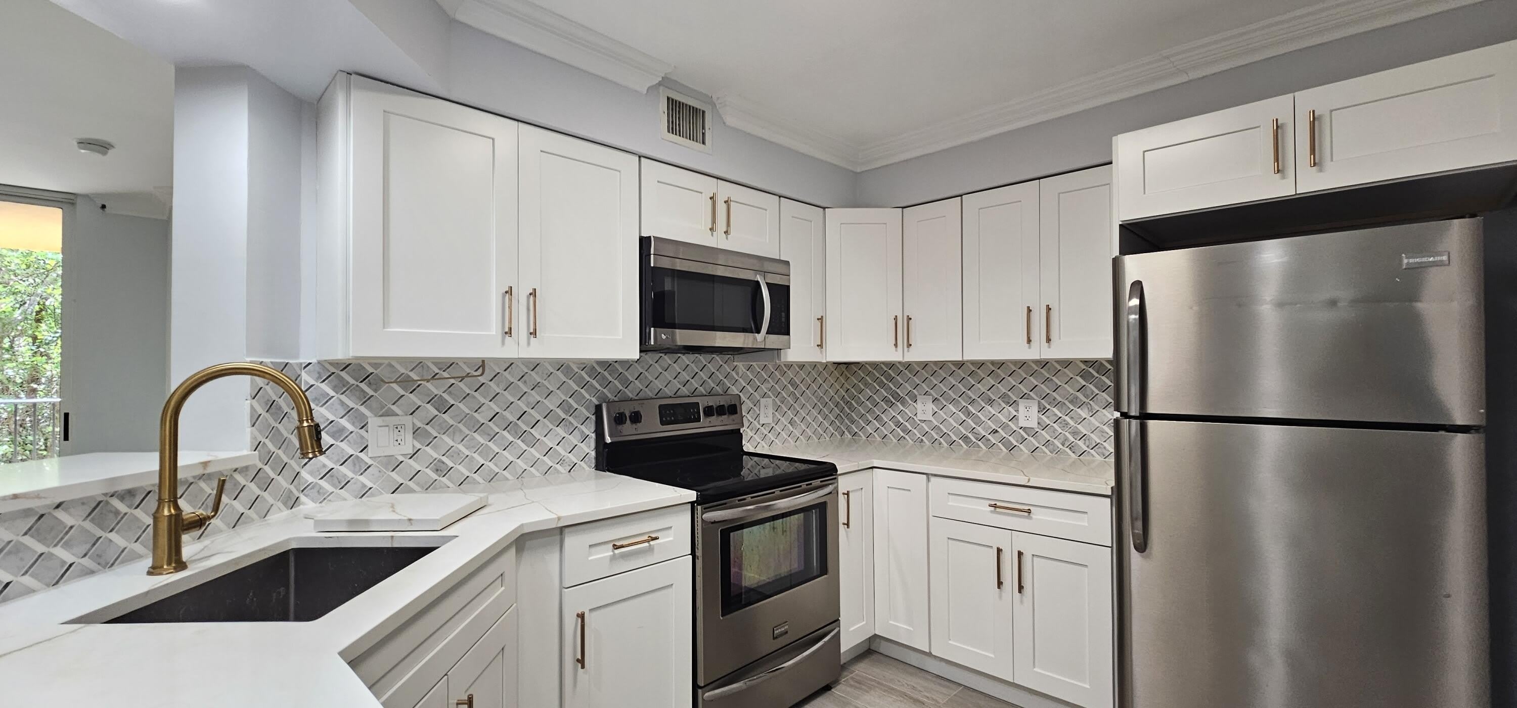 400 Scotia Drive – photo 1 of 37