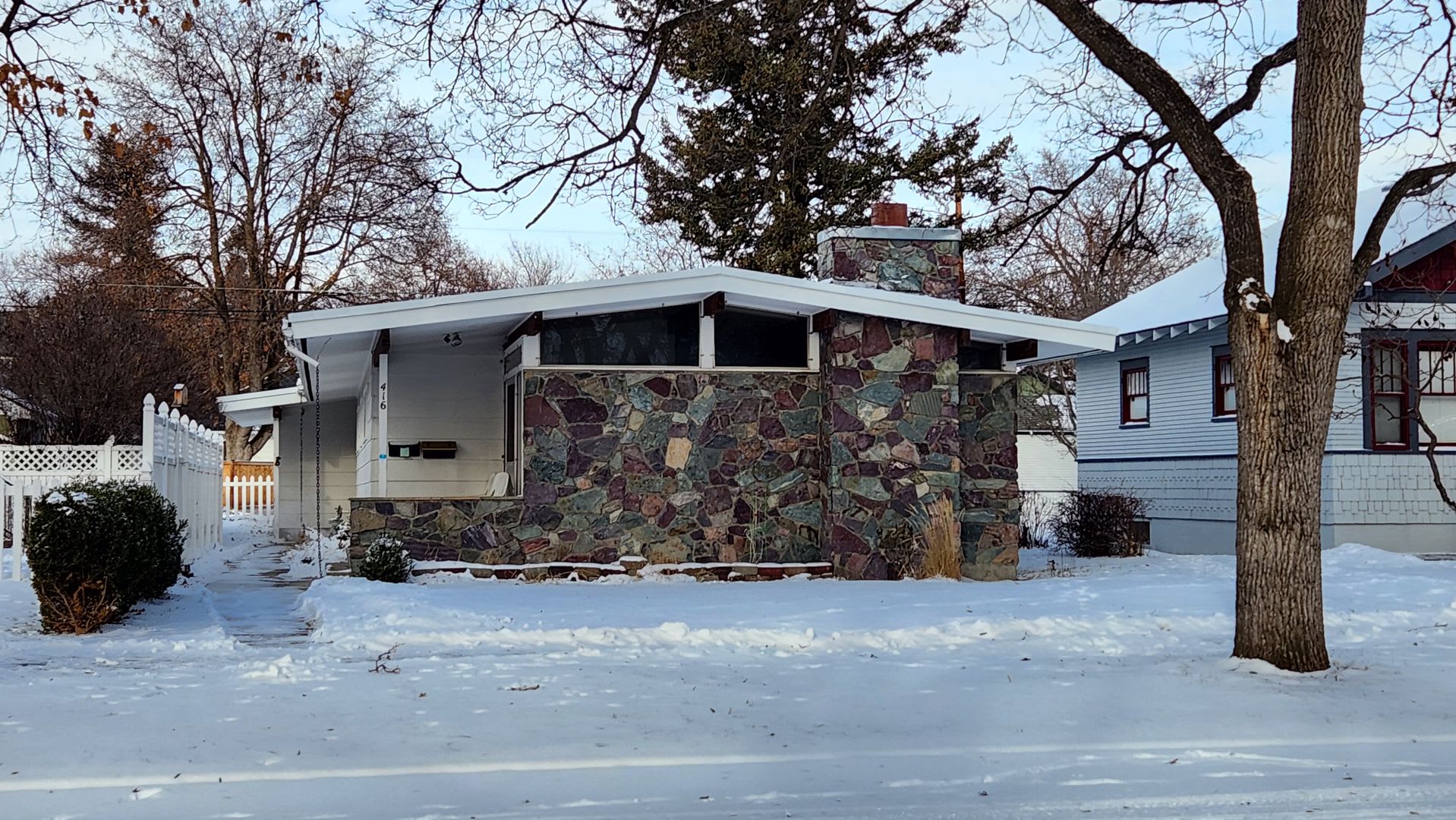 Three Bedroom with ALL Utilities Included – photo 1