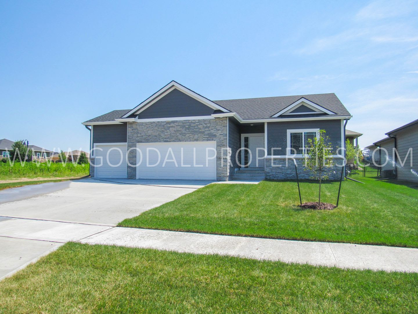 Spacious 4-Bedroom Clive Ranch with Finished Basement &amp; 3-Car Garage – photo 1 of 19