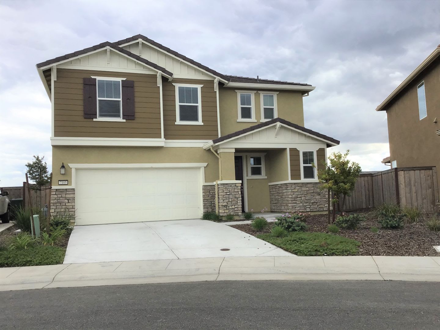 Nearly new Roseville home in Woodcreek Oaks area – photo 1