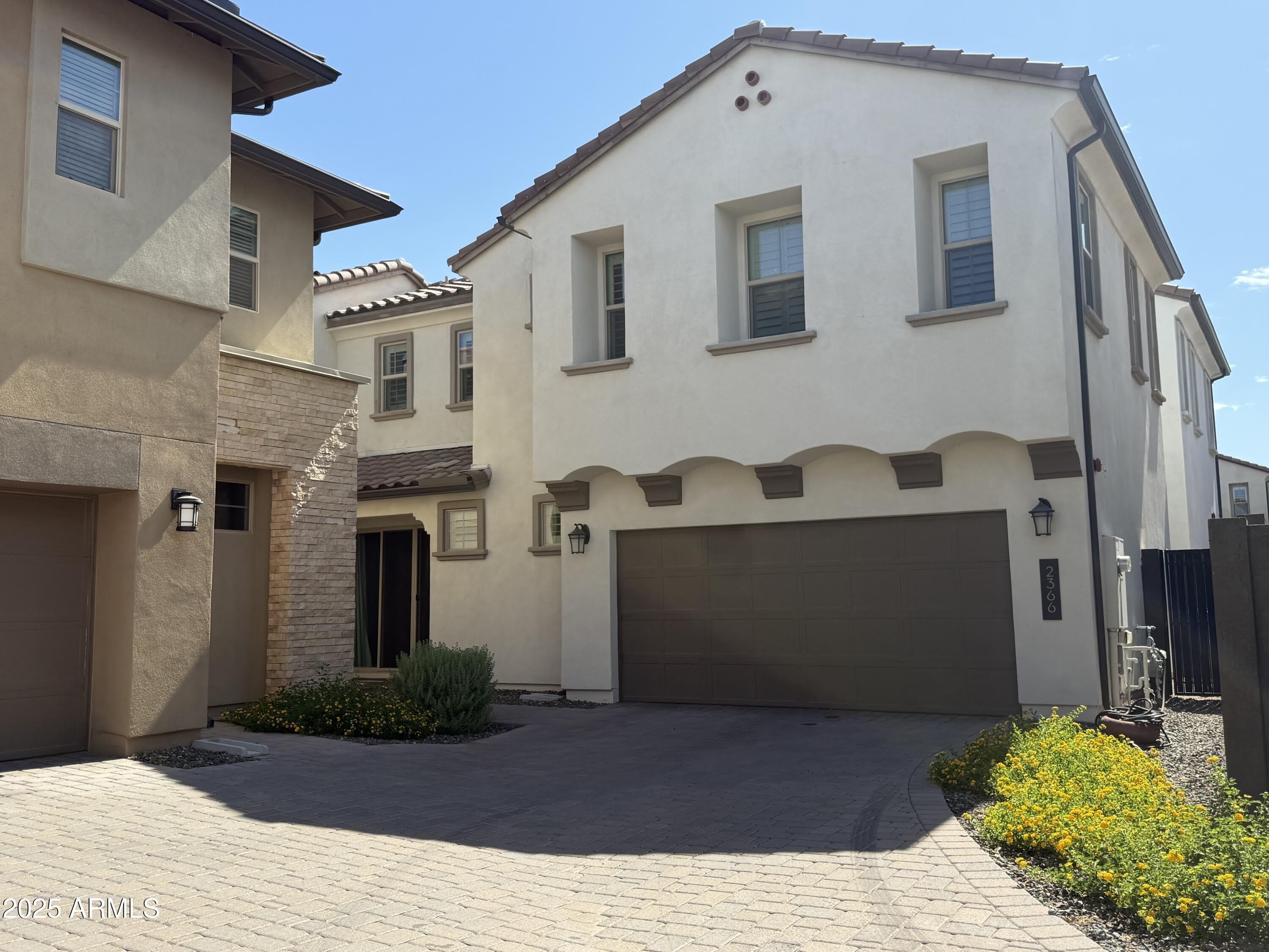 2366 W Gloria Lane – photo 1