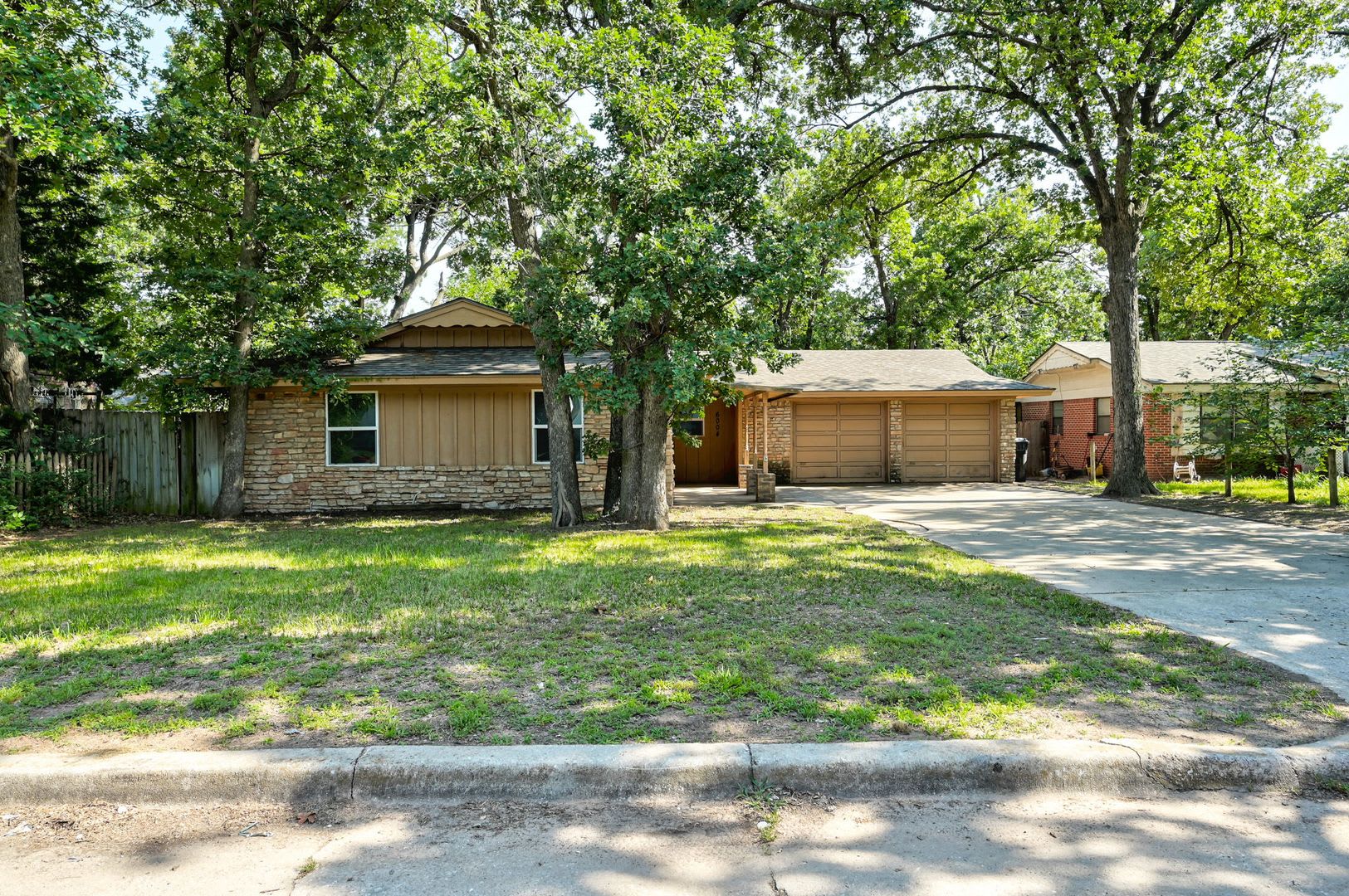Charming 3 Bed 1 5 Bath Home With 2 Car Garage Near Nw 23Rd Macarthur – photo 1