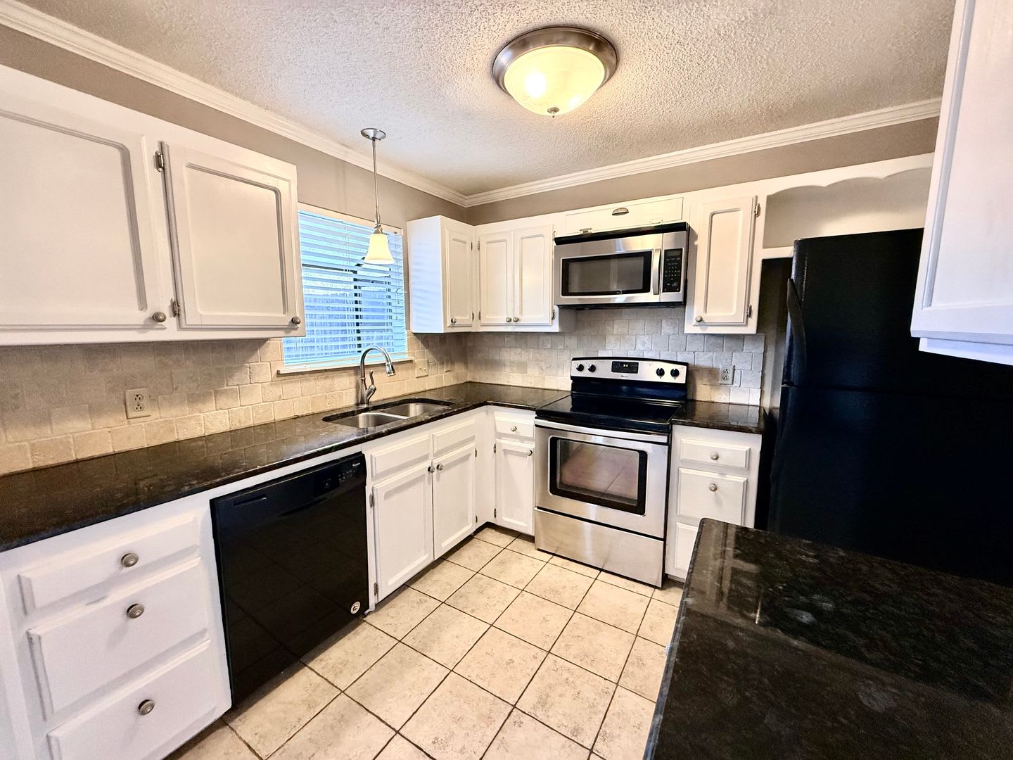 2 Bedroom Townhouse located off Bluebonnet – photo 1 of 20