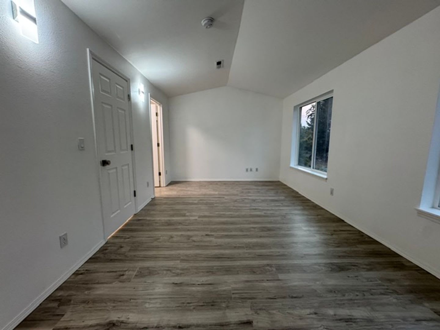 Spacious 3-Bedroom Beaverton Home with Attached Garage &amp; Fireplace! – photo 1 of 25