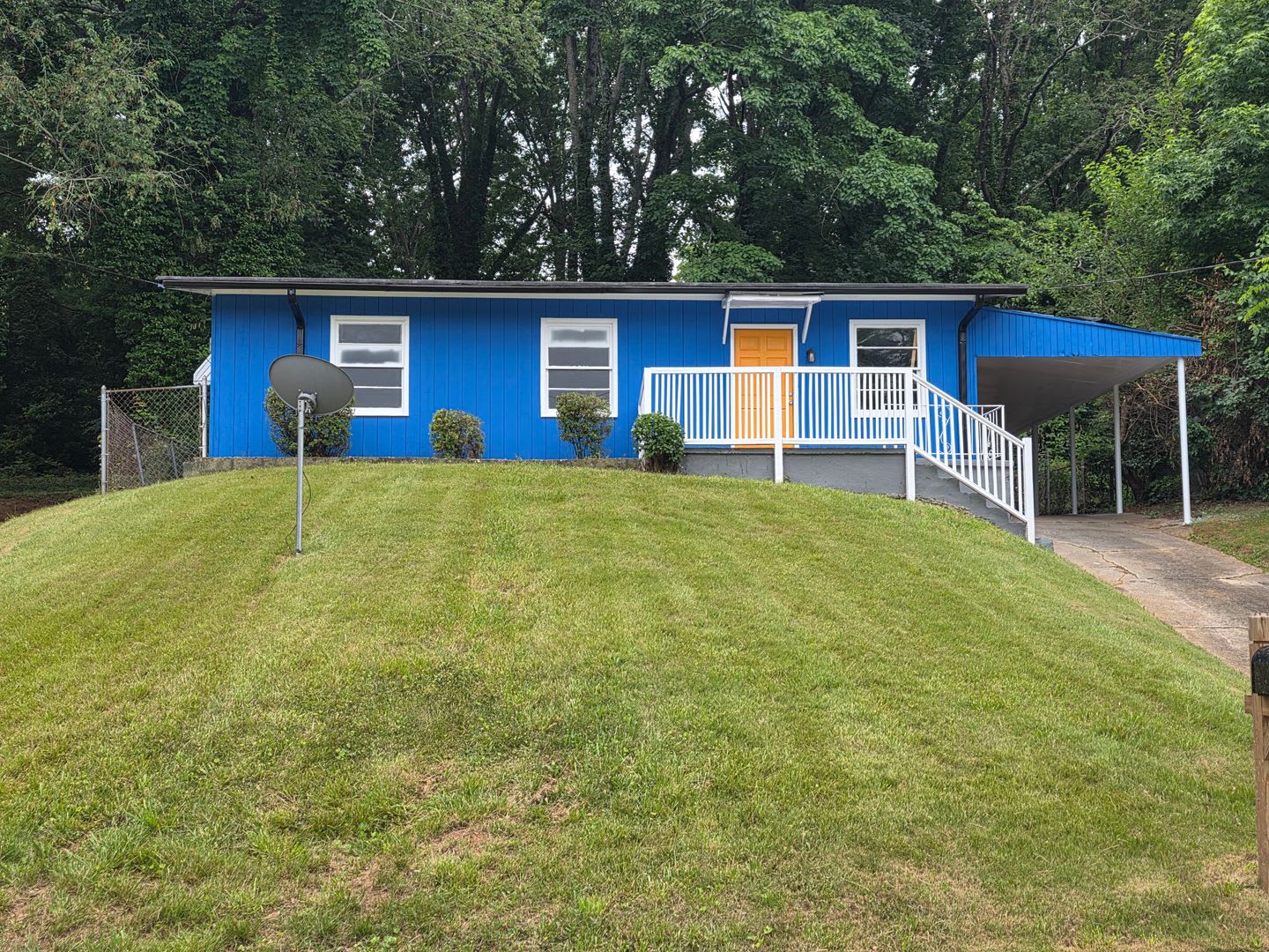 Fantastic 3/1 Bungalow Near Langford Park – photo 1