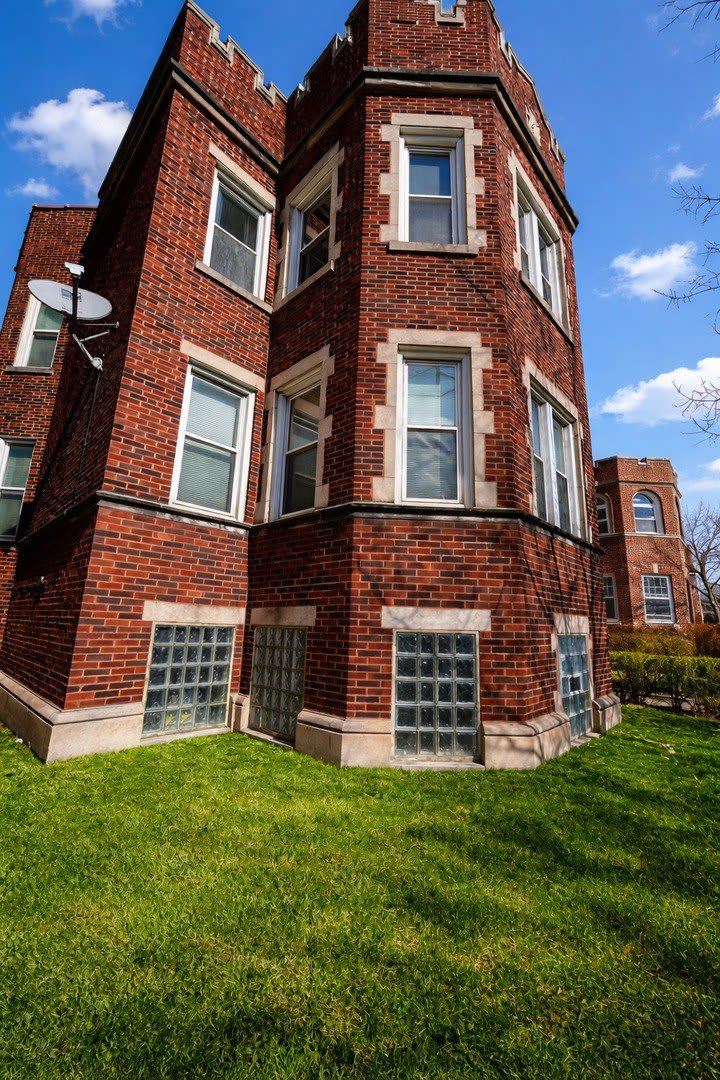 1740 W Garfield Boulevard – photo 1
