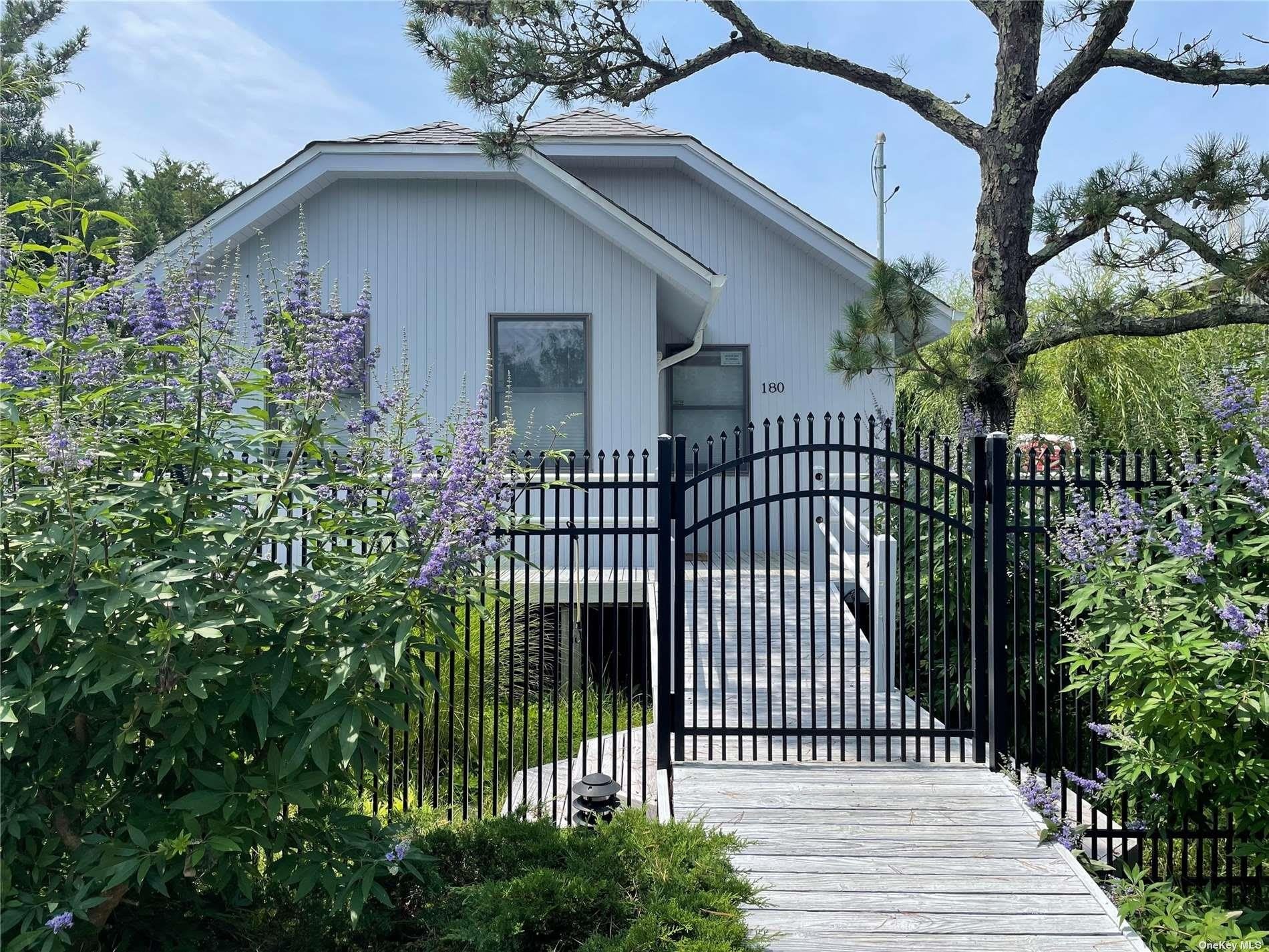 180 Clipper Road – photo 1 of 17