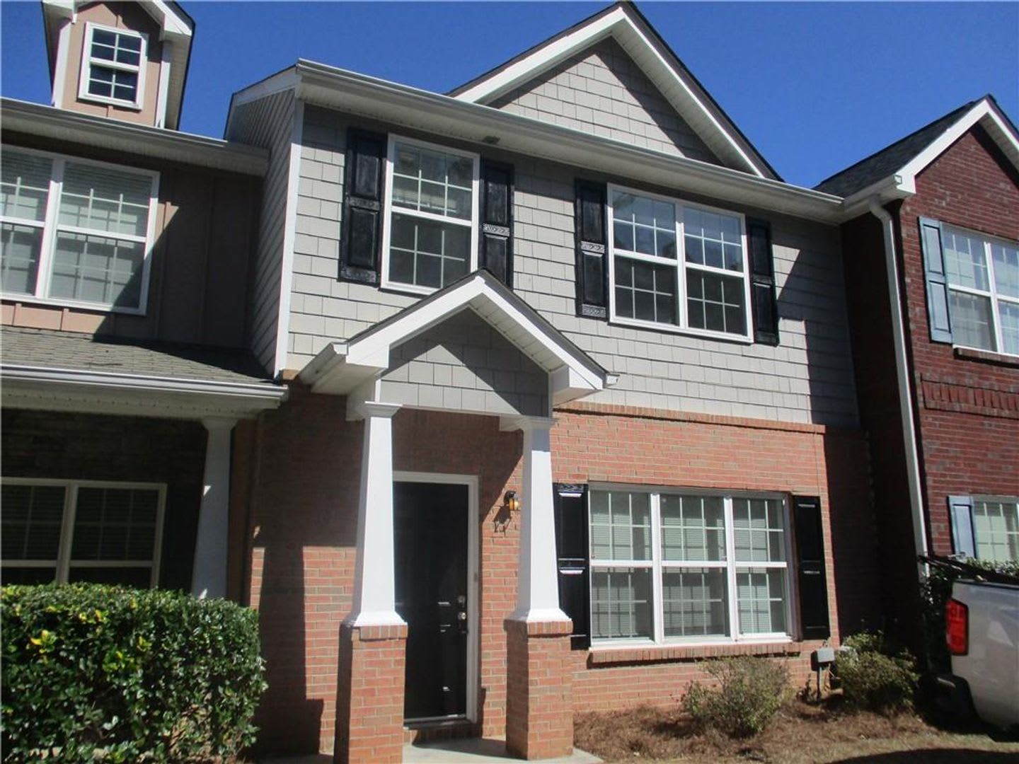 RENOVATED SPACIOUS 3bd / 2.5bath TOWNHOME – photo 1