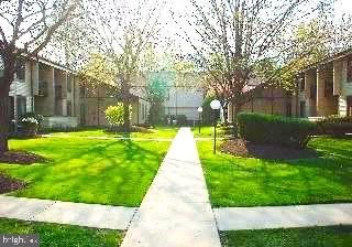11 TWIN RIVERS Drive – photo 1 of 25