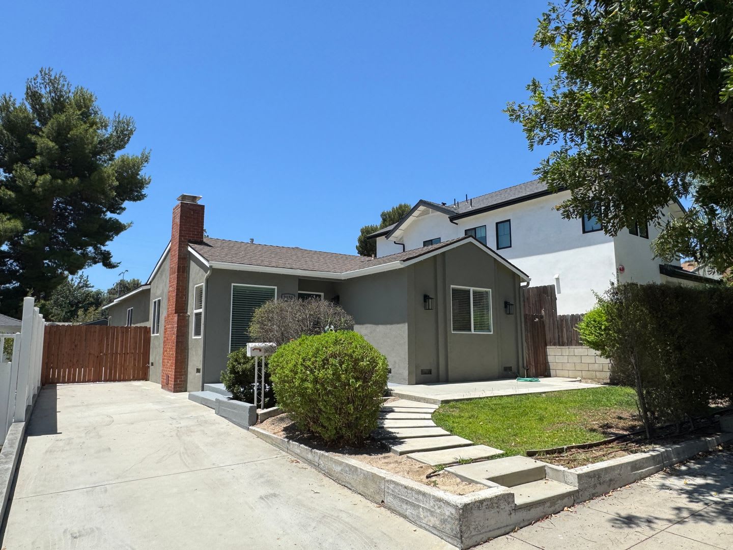 Spacious 4-Bedroom Home in Montrose with Large Private Deck &amp; 2 Car Garage – photo 1 of 28