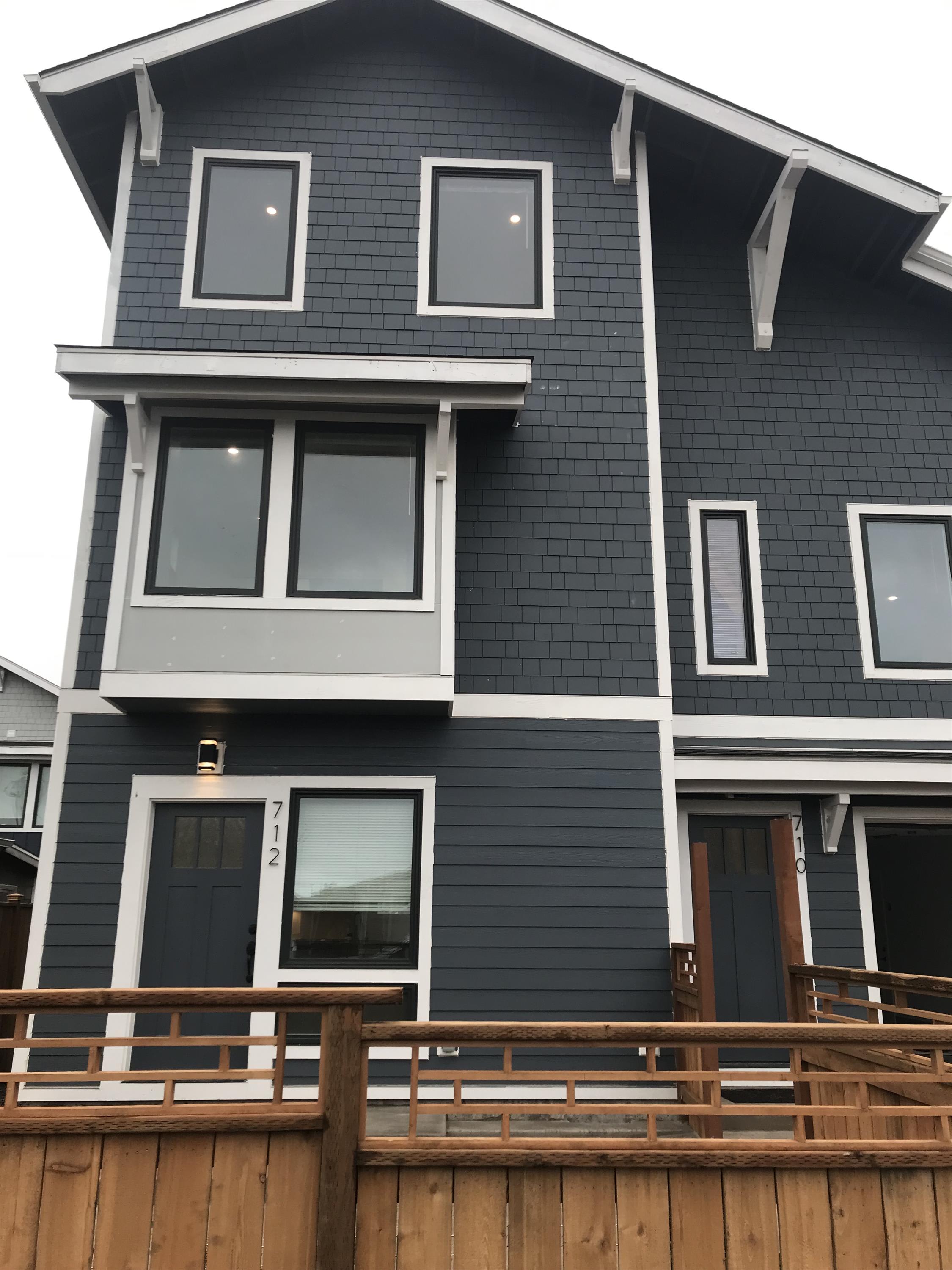 712 Northwest First Street – photo 1 of 35