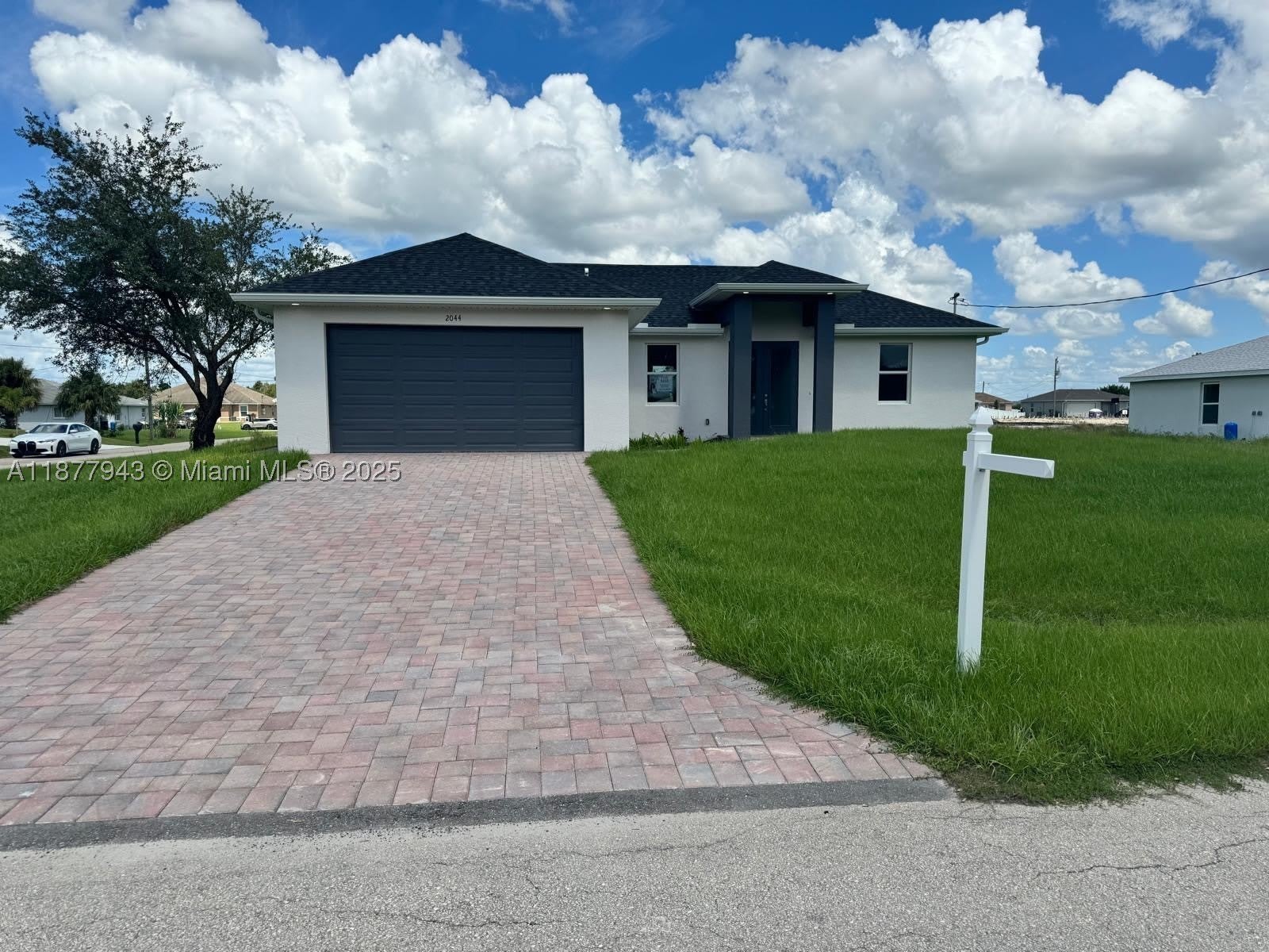 2044 Crawford Ave N – photo 1