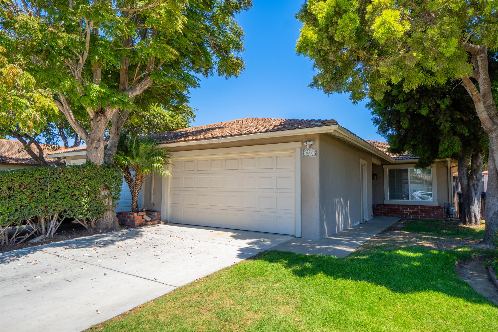 Centrally Located Casa La Canada Townhome! – photo 1