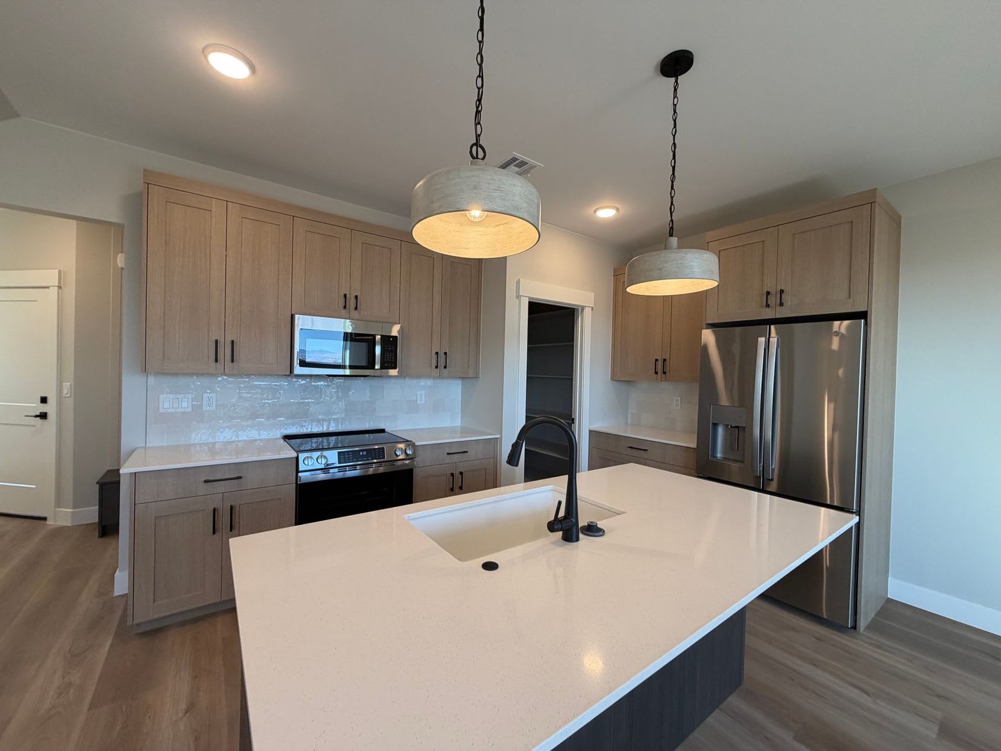 BRAND NEW TOWNHOME FOR RENT BY CRIMSON CLIFFS! – photo 1