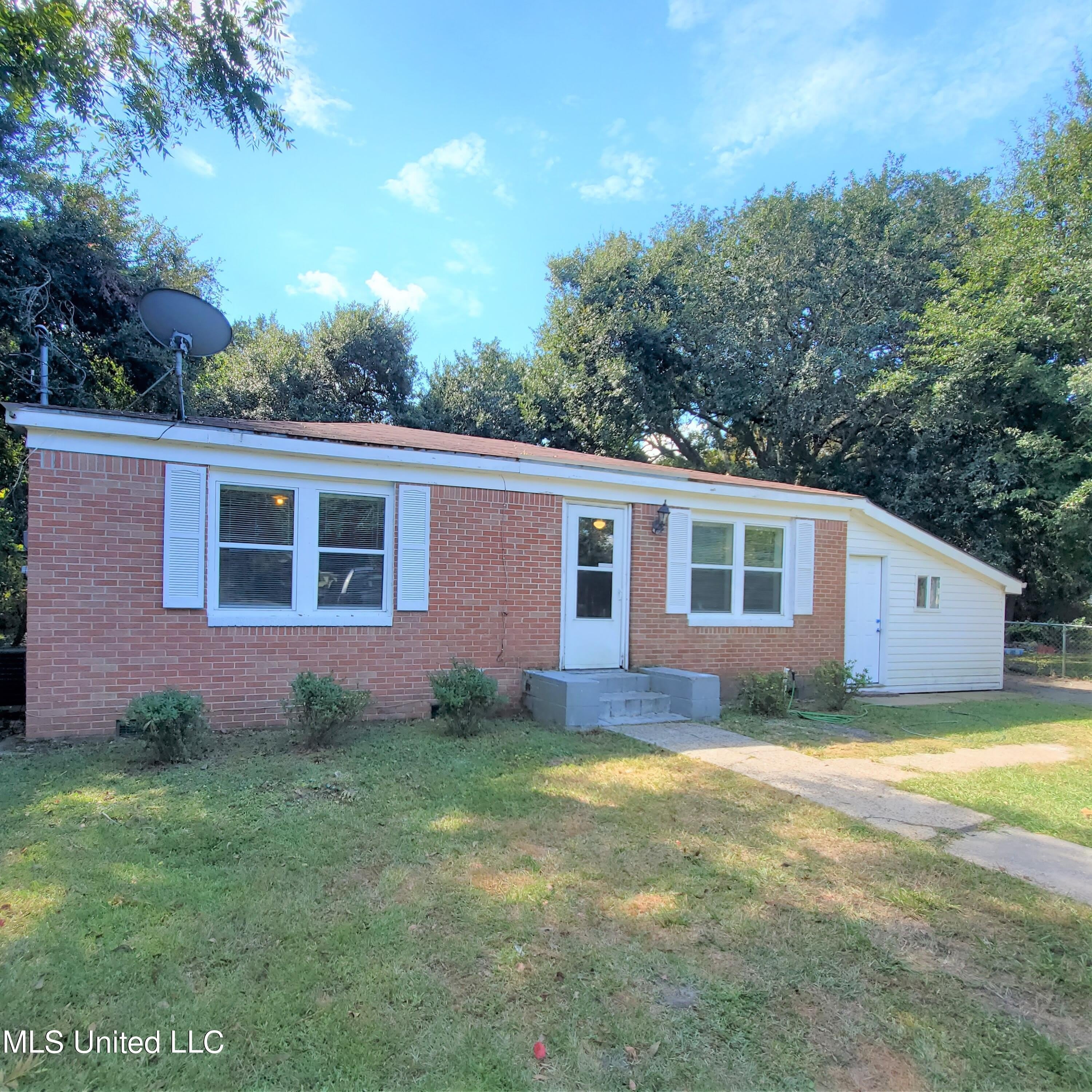 2217 32nd Street – photo 1
