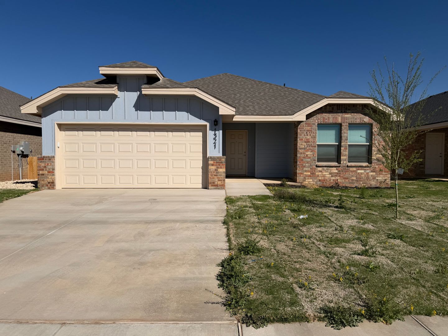 Your Next Chapter Starts In This Silver Leaf Beauty First Month Rent At 1 999 – photo 1
