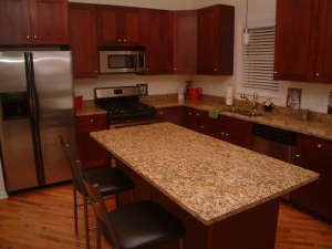 1528 W Greenleaf Ave – photo 1
