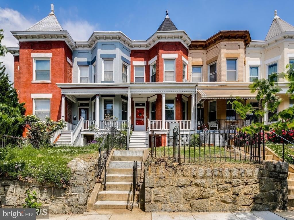 104 R ST #A NE – photo 1