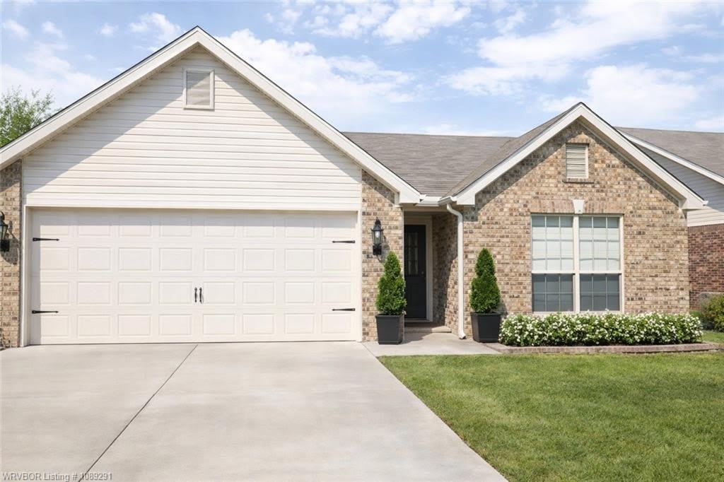 6414 Huntington CT – photo 1 of 10