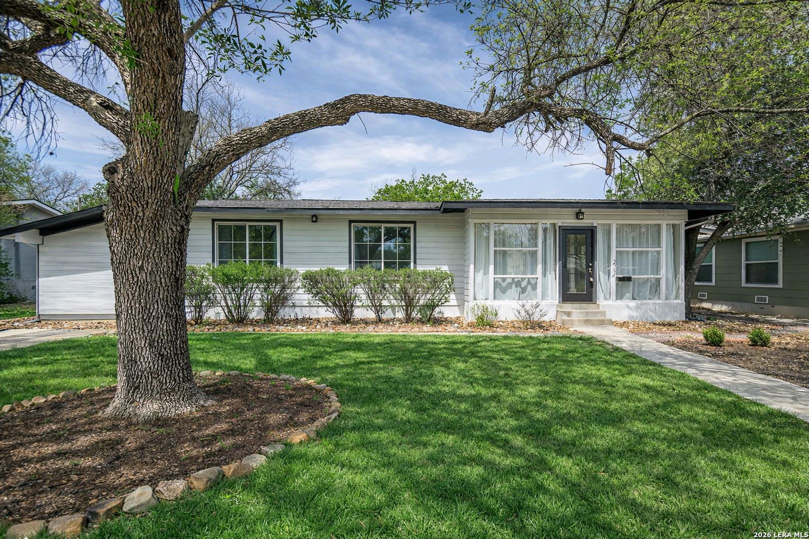 GORGEOUS 4-BEDROOM HOME IN TERRELL HEIGHTS – photo 1