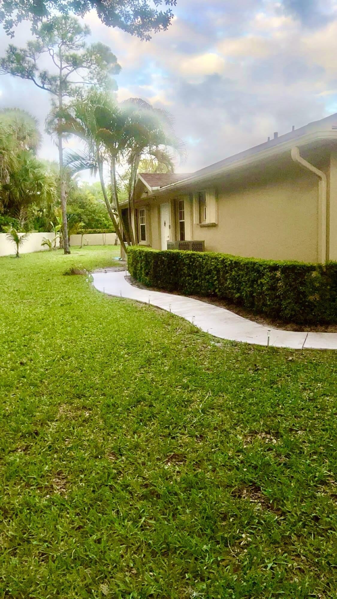 2004 Maplewood Drive – photo 1