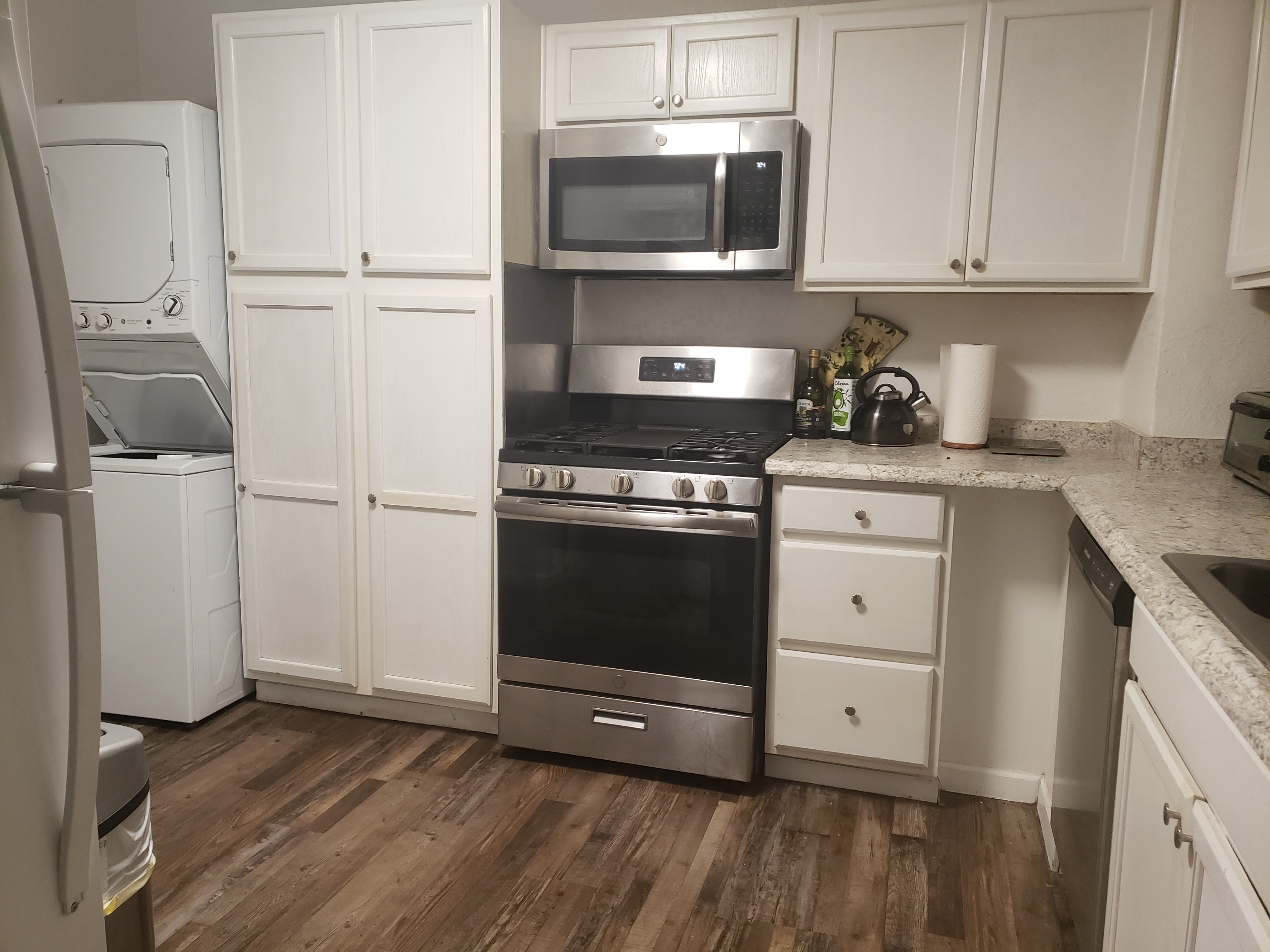 225 South Bailey Street – photo 1 of 13
