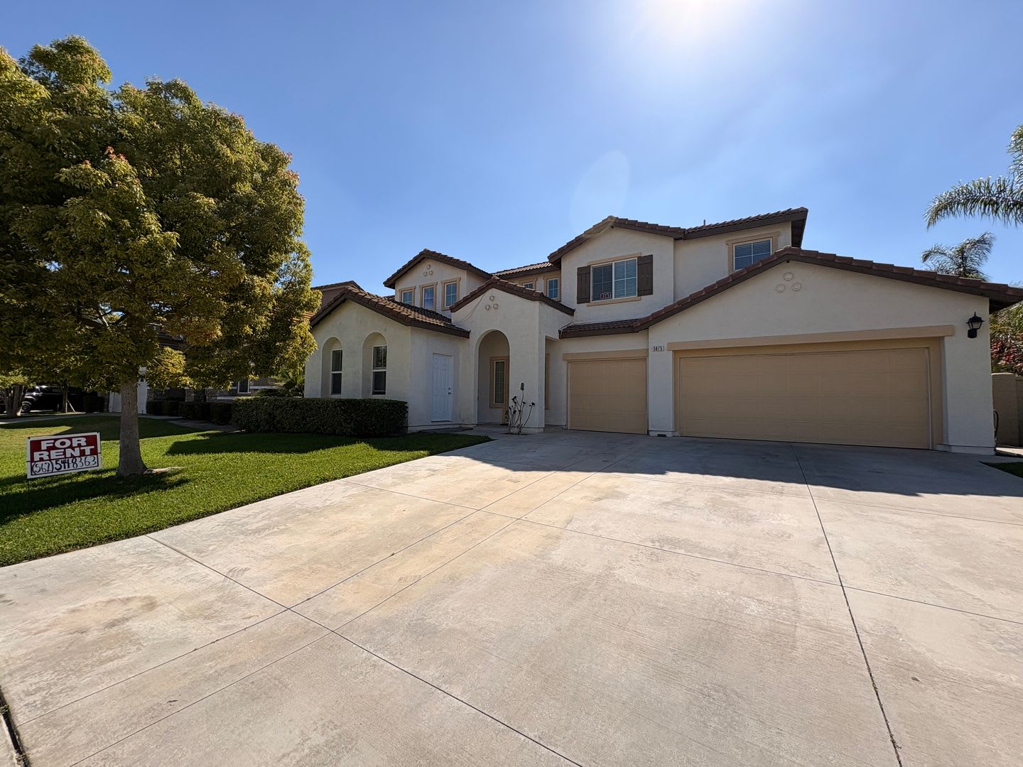 Eastvale Great Neighborhood 4 2 5 Executive Home Quiet Neighborhood Available Now Only 2 Car Garage Spaces 2 Driveway Spaces Street Parking Available – photo 1 of 48