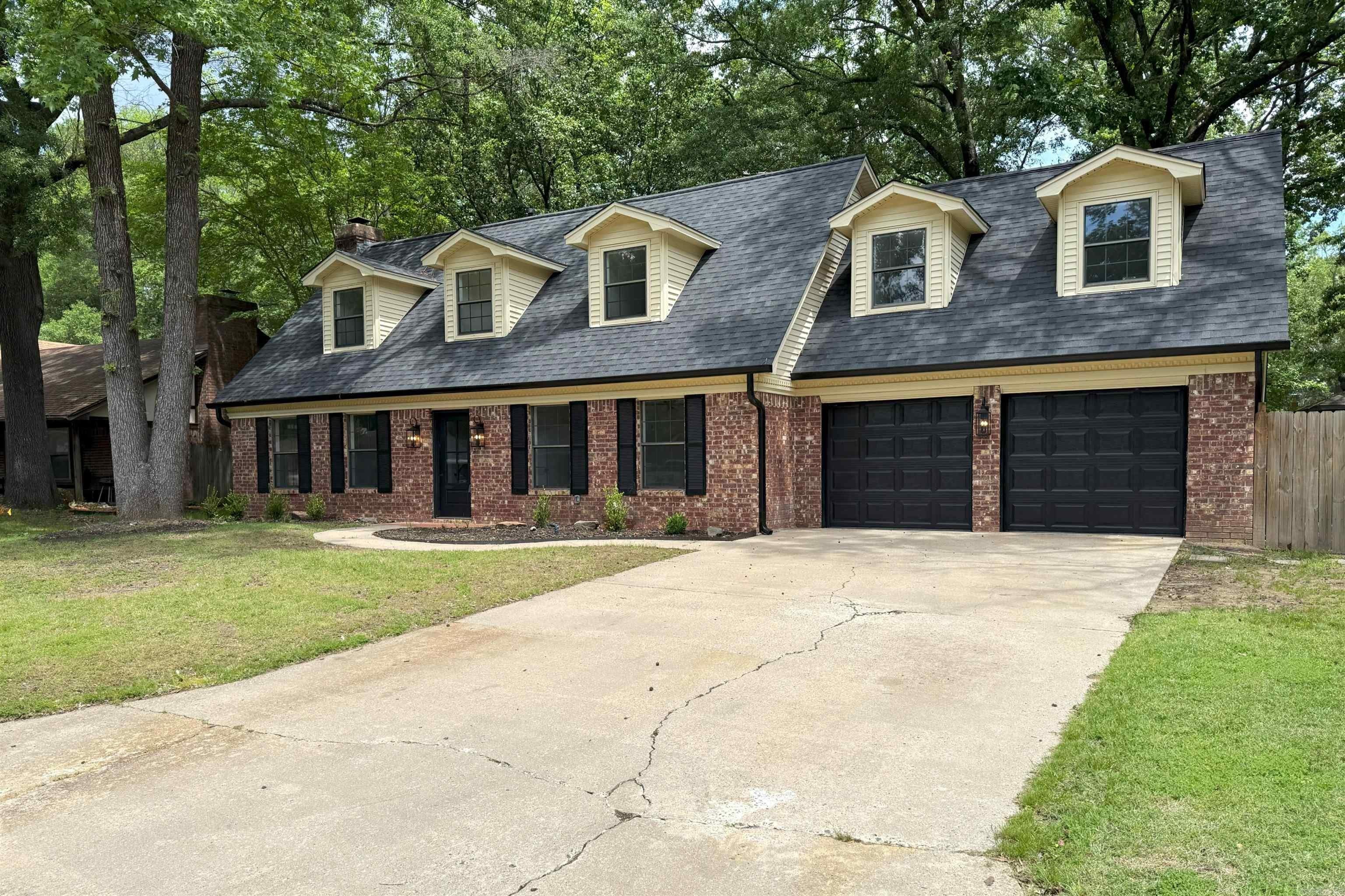 10 Woodbridge Drive – photo 1 of 18