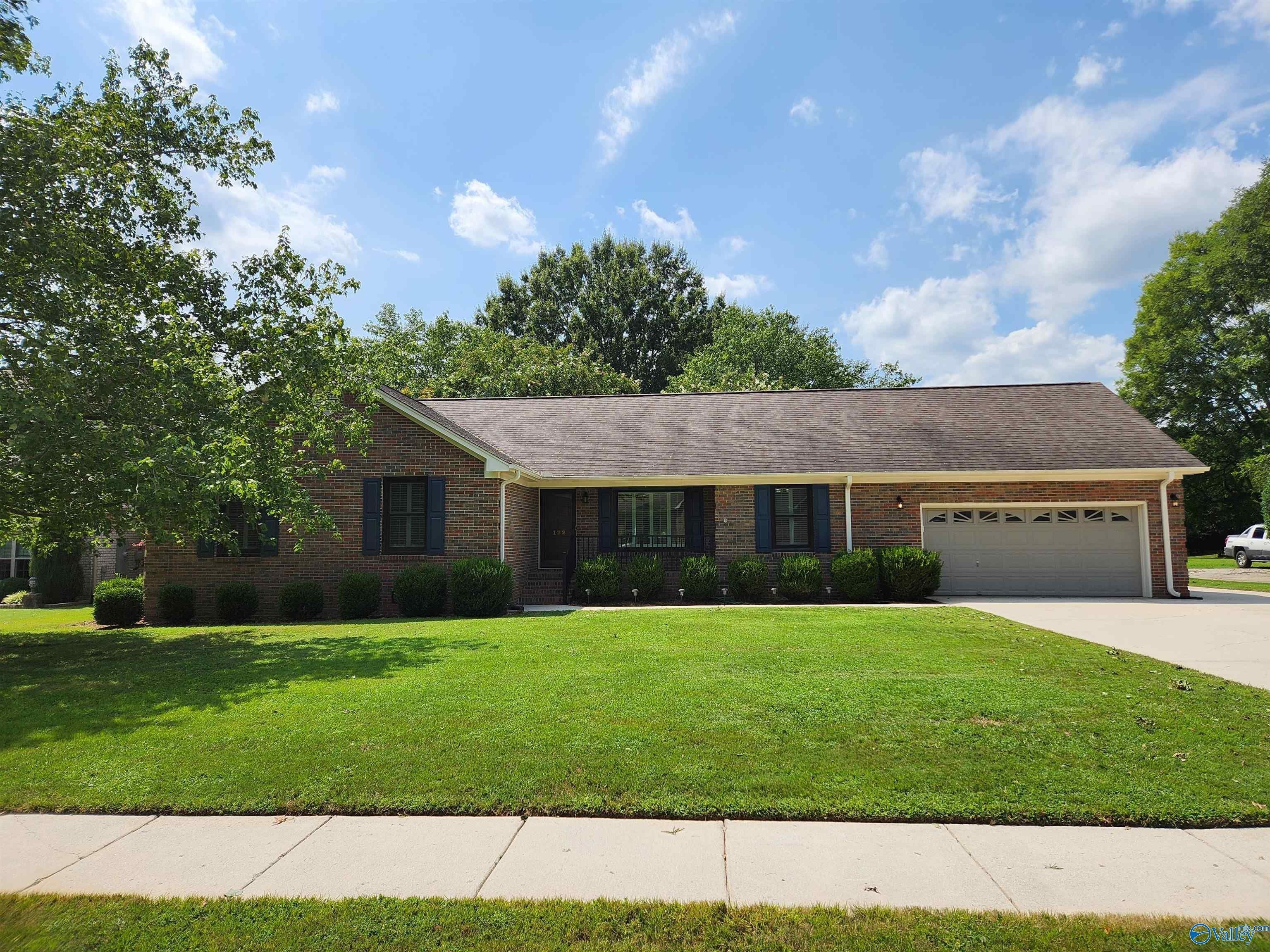 122 Featherstone Lane – photo 1